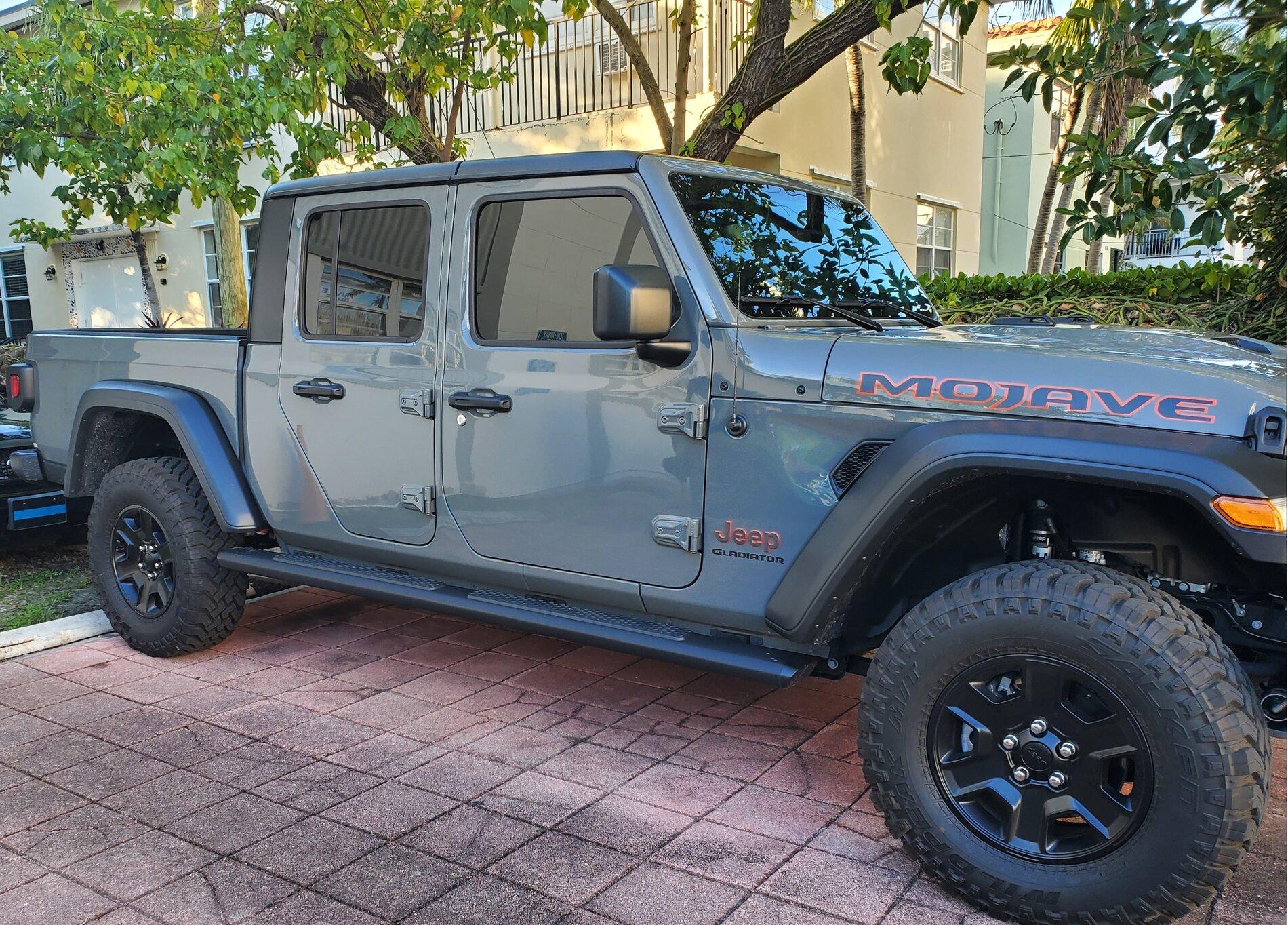Jeep Gladiator STING GRAY Gladiator JT Club SIDE SHOT 1