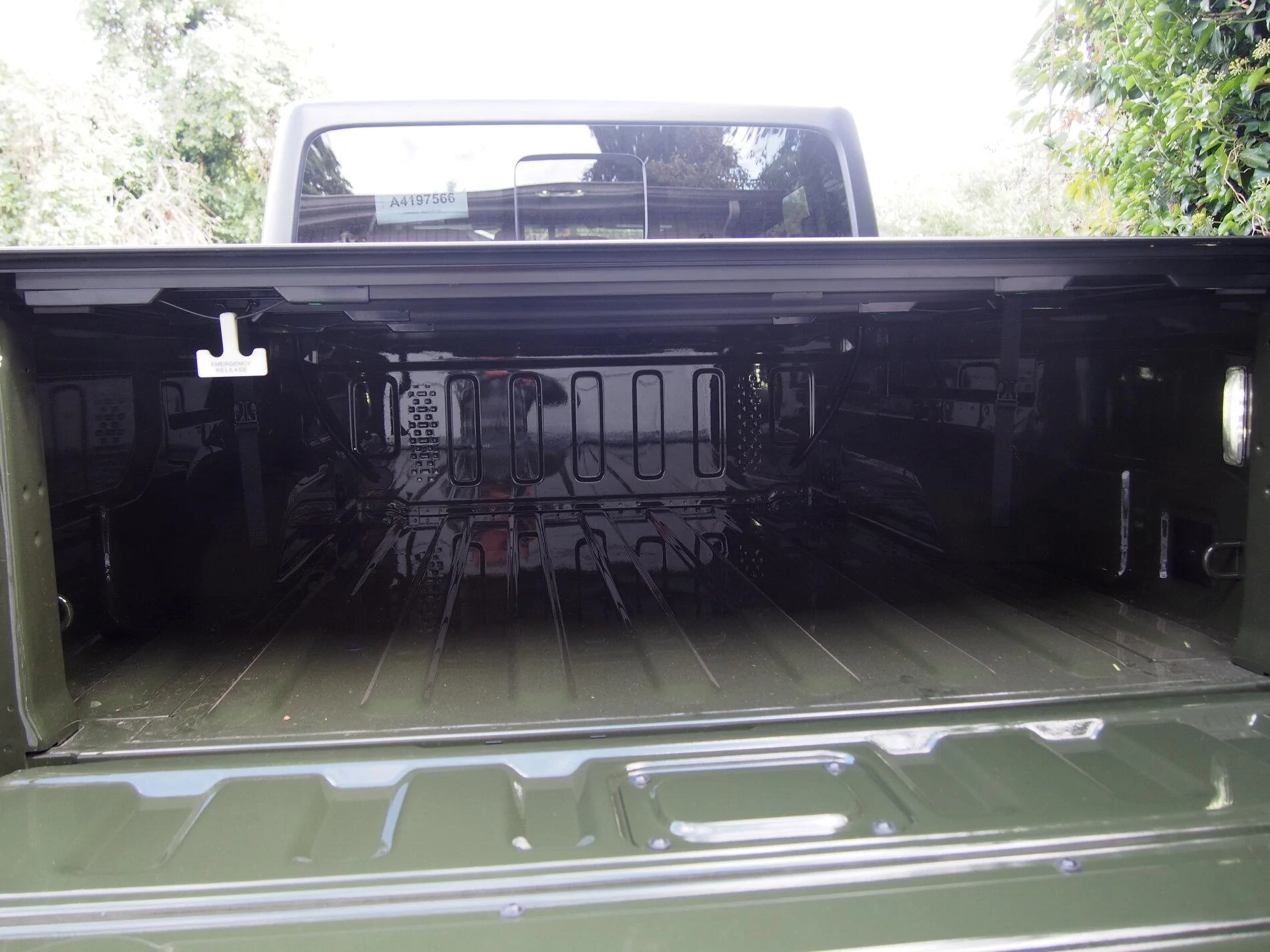 Jeep Gladiator For Sale, Mopar Tri-fold tonneau cover P1010177