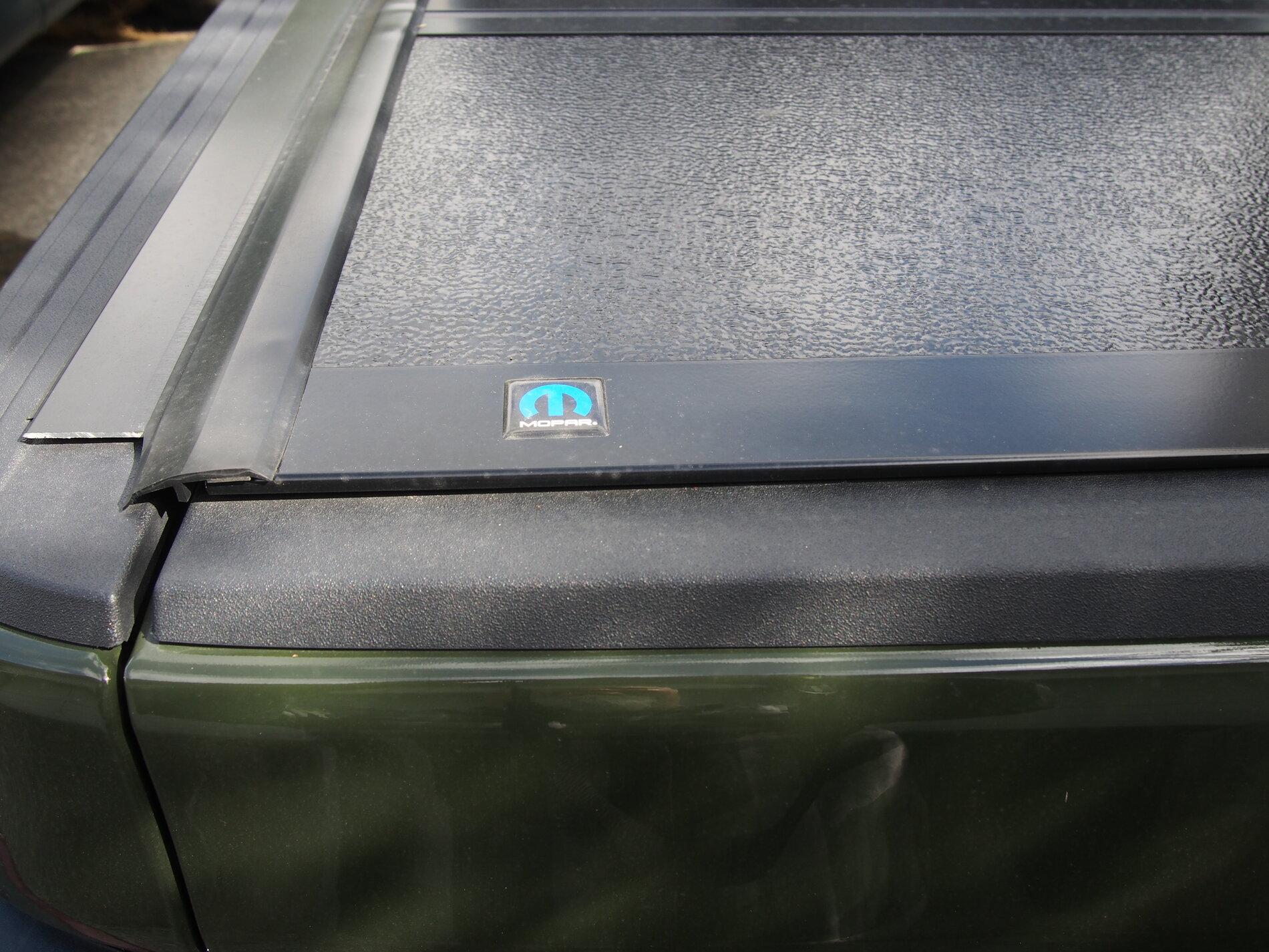 Jeep Gladiator For Sale, Mopar Tri-fold tonneau cover P1010176.JPG