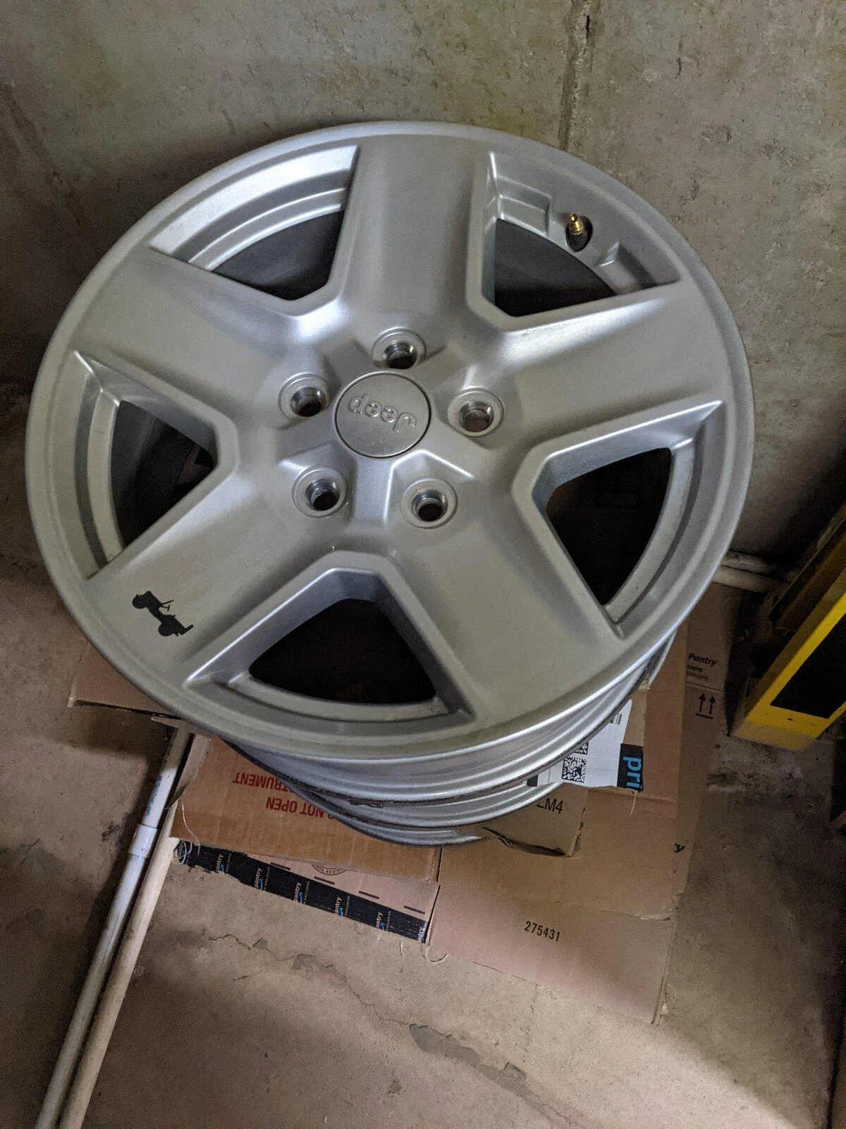 Jeep Gladiator 4 Sport S wheels - $150 PXL_20210917_134556106