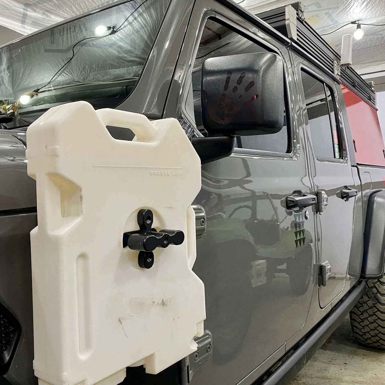 Jeep Gladiator Who makes this?? Rotopax embedded in side of bed 7CCCD535-F977-4E50-8BE5-BF8C14A82C91