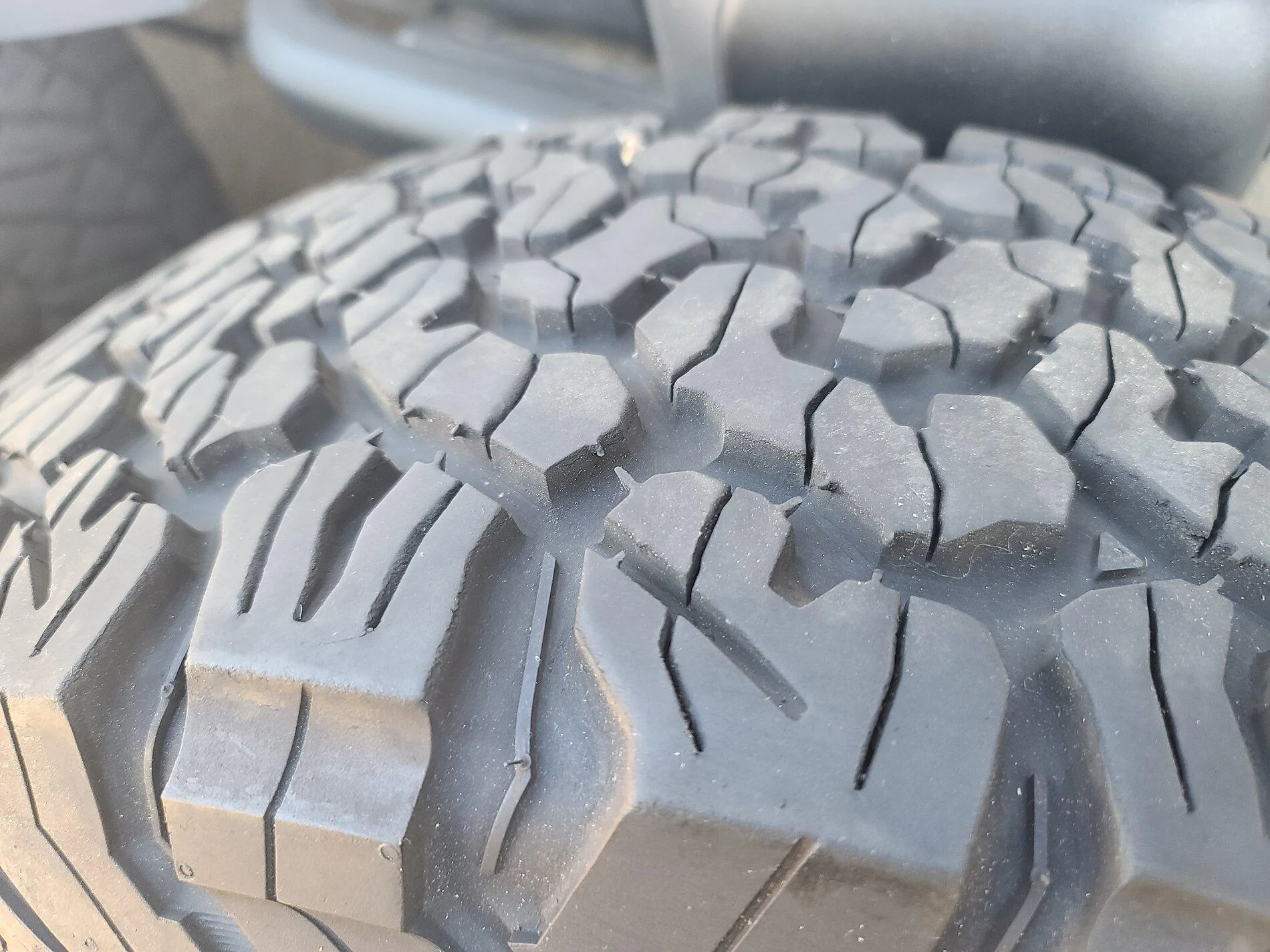 Jeep Gladiator 4 rubicon wheels and tires $800 6901A4F2-1E95-4465-B7FF-D62BA3ACD87E