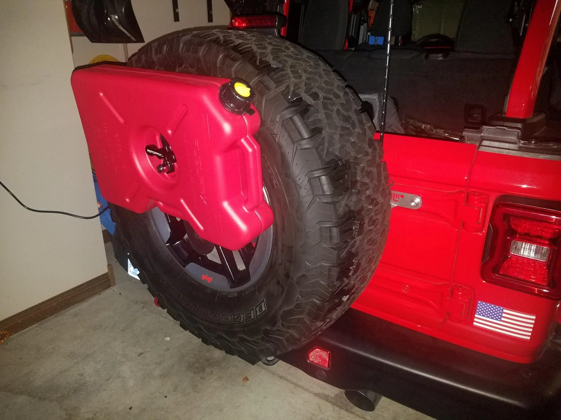 Jeep Gladiator Who makes this?? Rotopax embedded in side of bed wgcwUlZ