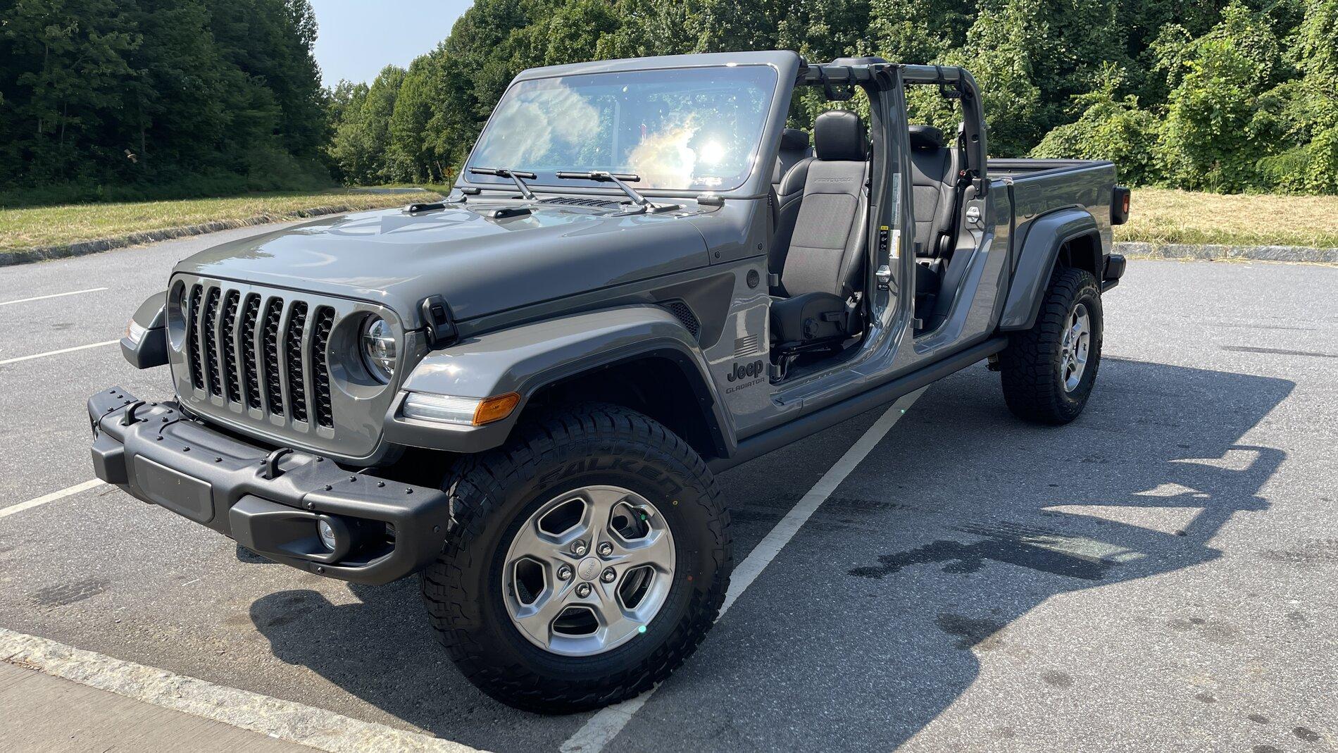 Jeep Gladiator Anyone running steel bumpers without a winch? F04489C9-038A-426D-ABC2-50FB6C56E2BE