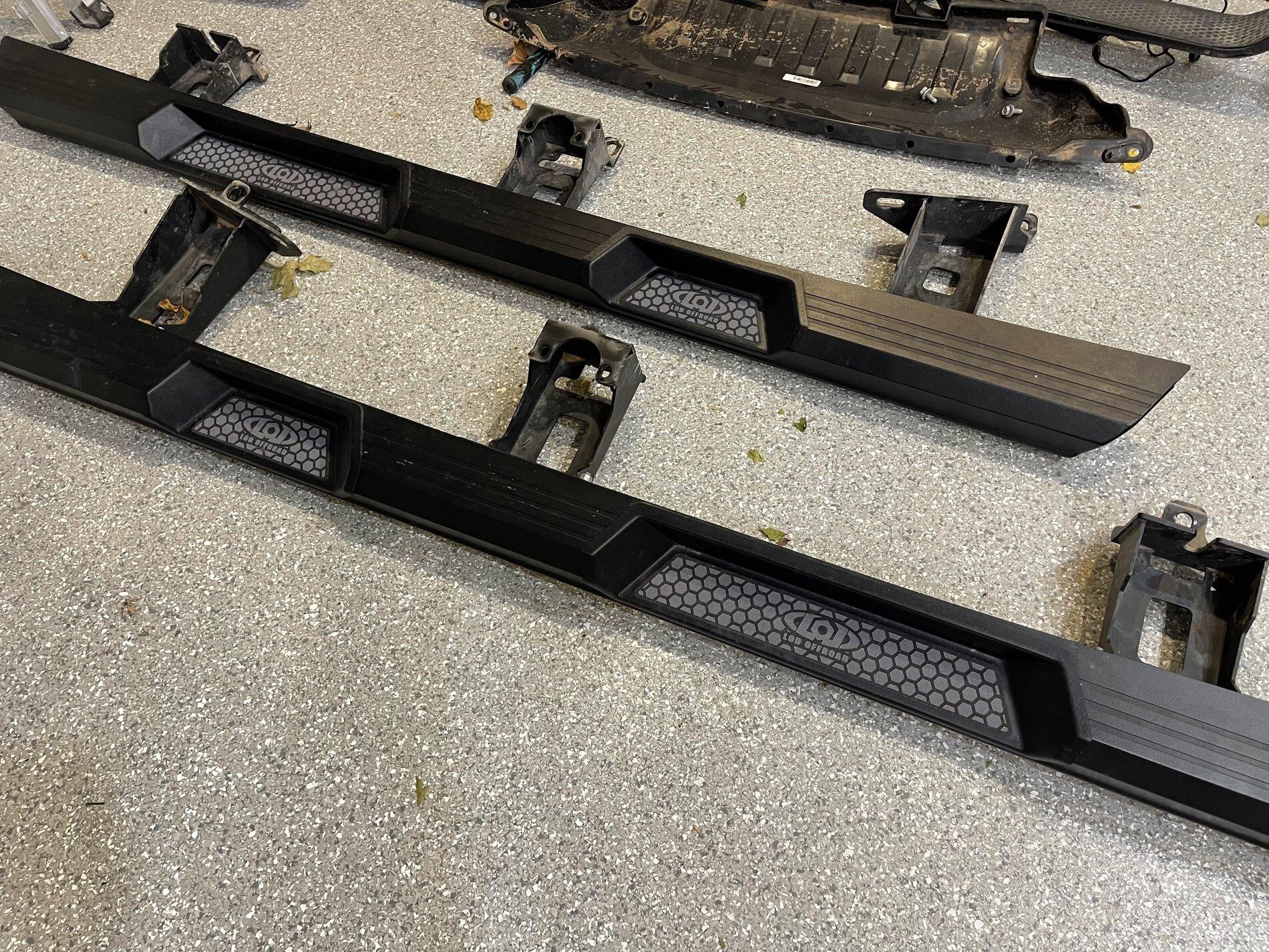 Jeep Gladiator LOD Armor lite Sliders 74D9BD52-CC6C-4BB3-8E07-917DBFE07996