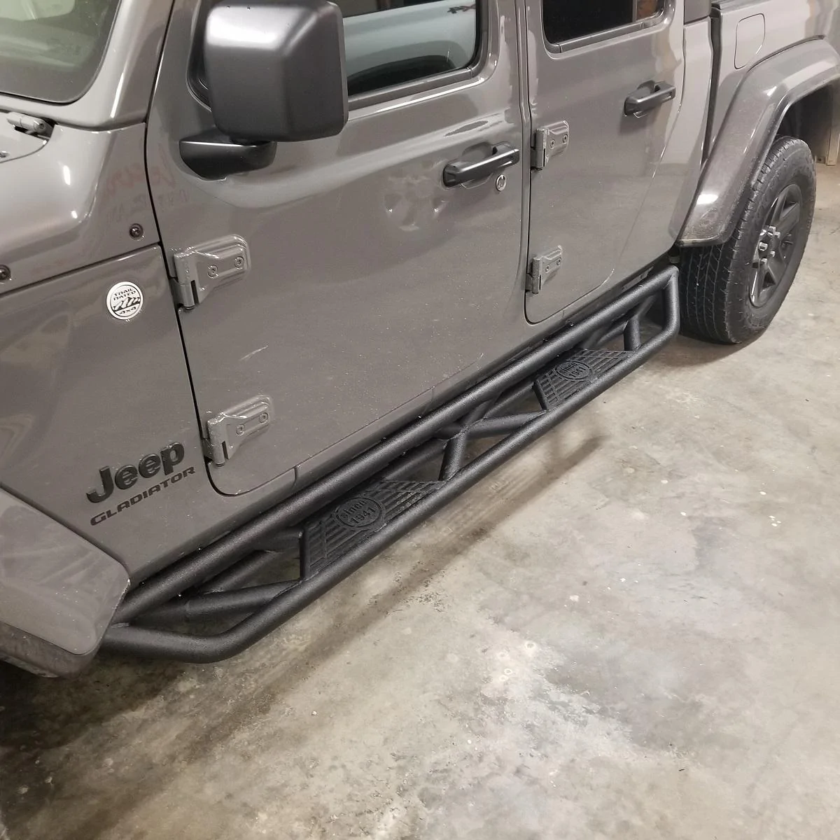 Jeep Gladiator Sting Gray build; Jeep #79 nerf bars 1