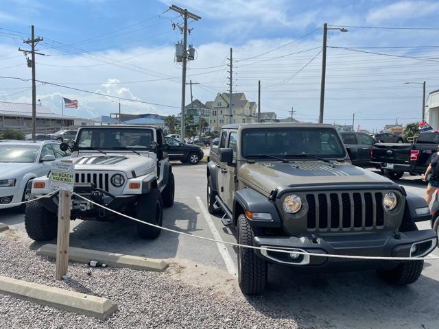 Jeep Gladiator Jeeps Parking Next To Jeeps JPNTJ