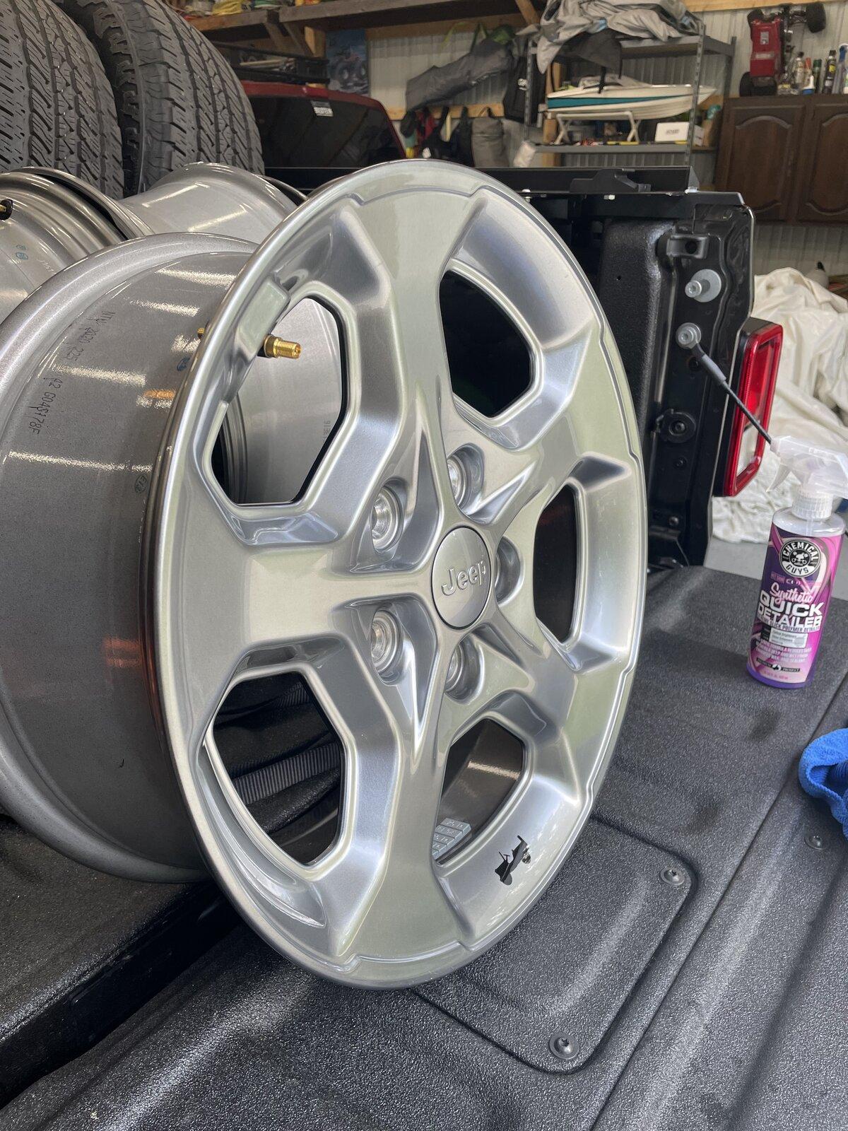 Jeep Gladiator 2021 Gladiator Freedom Wheels F0E6C356-CF32-4739-B2BA-F845734DD877