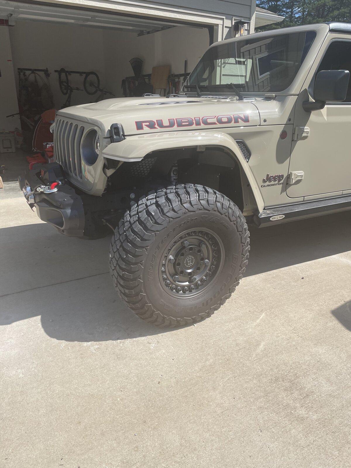 Jeep Gladiator Anyone running a -18 offset wheel? 350ECDC2-7DE0-4915-AEC3-F2C93A81D75C