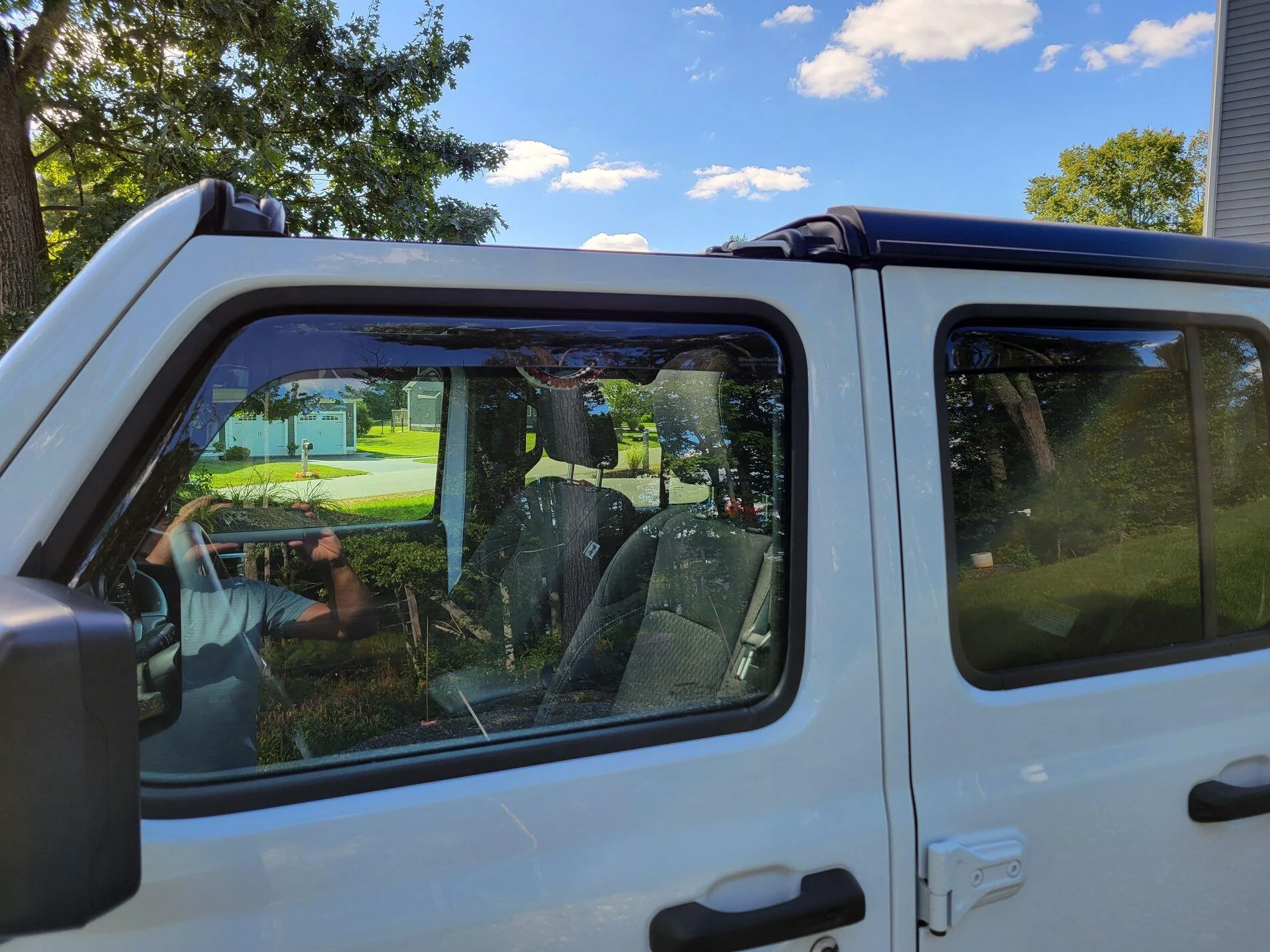 Jeep Gladiator Bright White 80th Anniversary build 20210920_144047