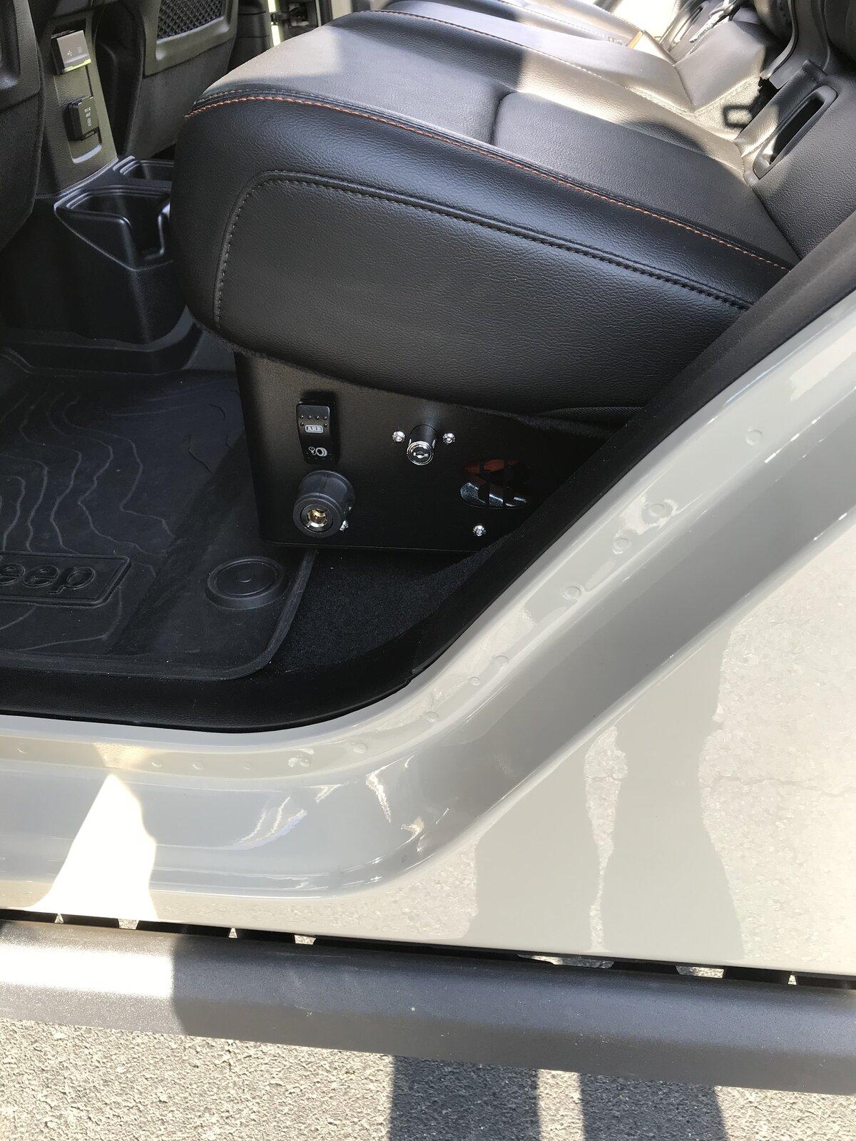 Jeep Gladiator Do all rubicons have the locking bin under rear seat? 10826657-46F2-4956-9579-83F7B3AFD8CC