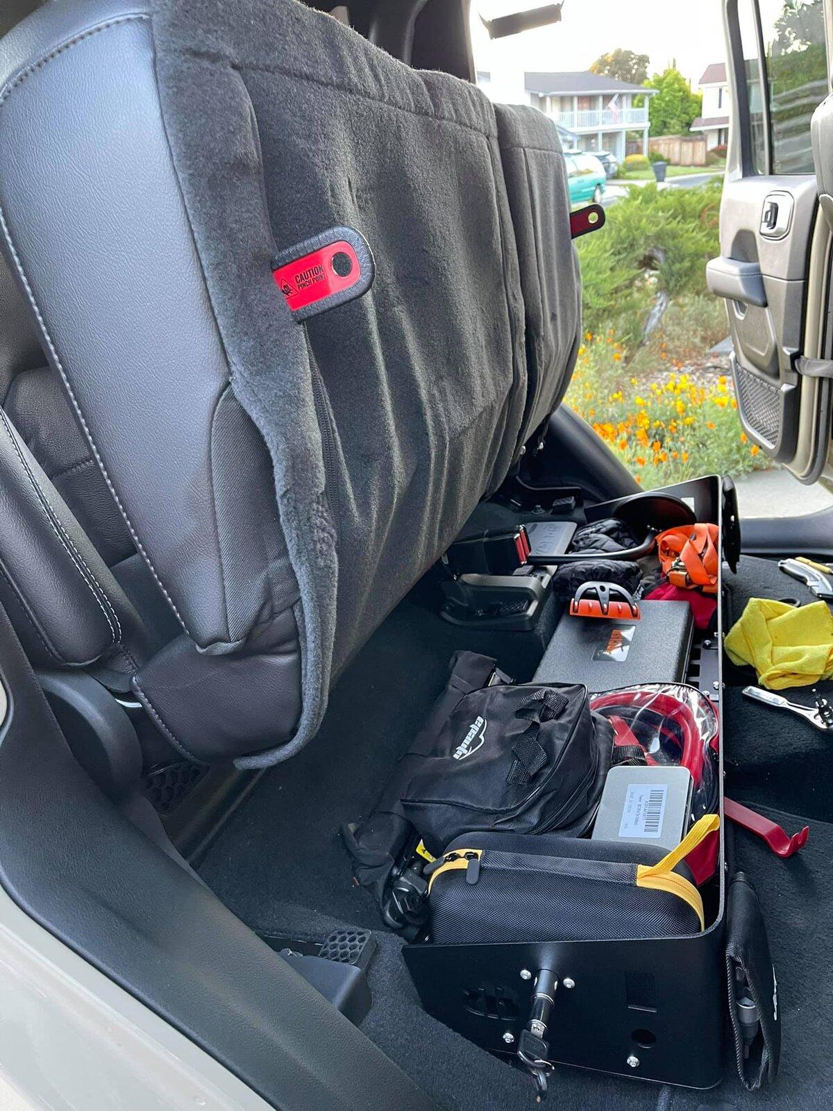Jeep Gladiator Do all rubicons have the locking bin under rear seat? 178817840_10222086777772482_7920423247399104173_n