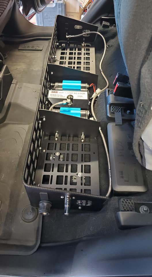 Jeep Gladiator Do all rubicons have the locking bin under rear seat? 179956186_1423450808014678_8291745166813960343_n