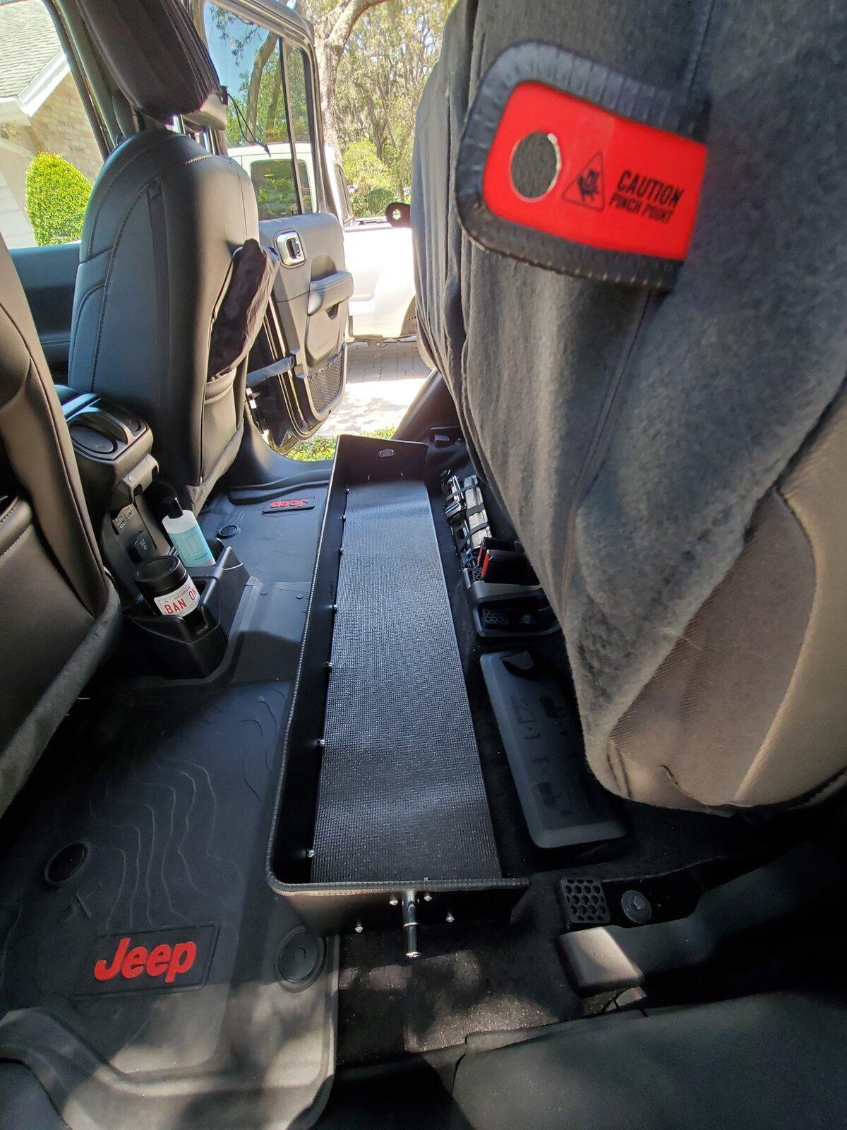 Jeep Gladiator Do all rubicons have the locking bin under rear seat? 183363913_10225114321901822_2662906558152192863_n