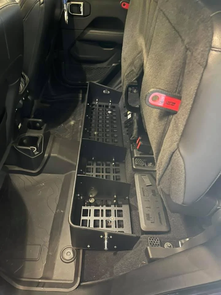 Jeep Gladiator Do all rubicons have the locking bin under rear seat? 184838292_10159034494386257_7368946844251107768_n