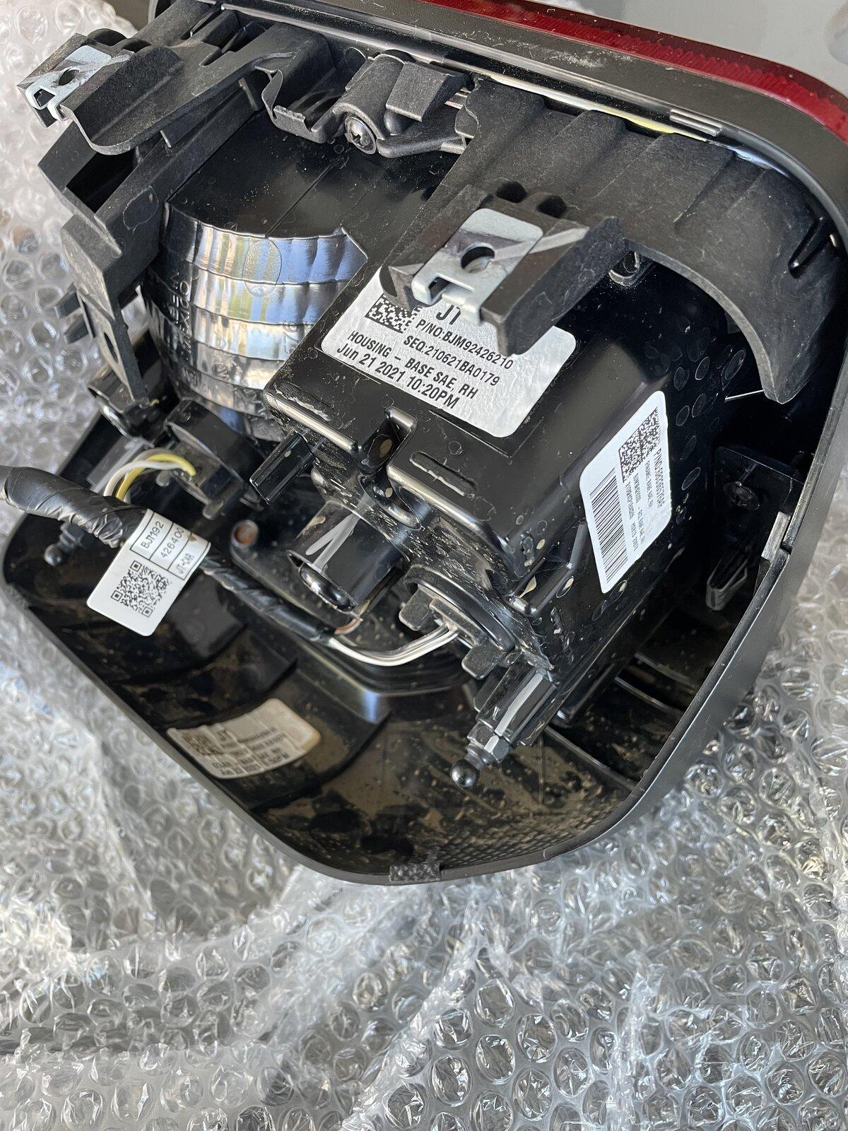 Jeep Gladiator 2021 rubicon Headlights, taillights and drl/turn signal lights. 5B80319C-33E6-4A13-B3CC-25C4157502ED