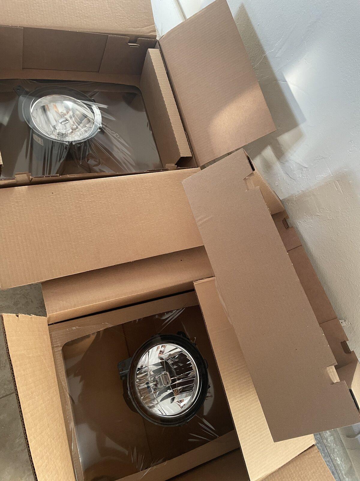 Jeep Gladiator 2021 rubicon Headlights, taillights and drl/turn signal lights. 091C7B45-3F87-4CE1-B6F3-CAB737B86231