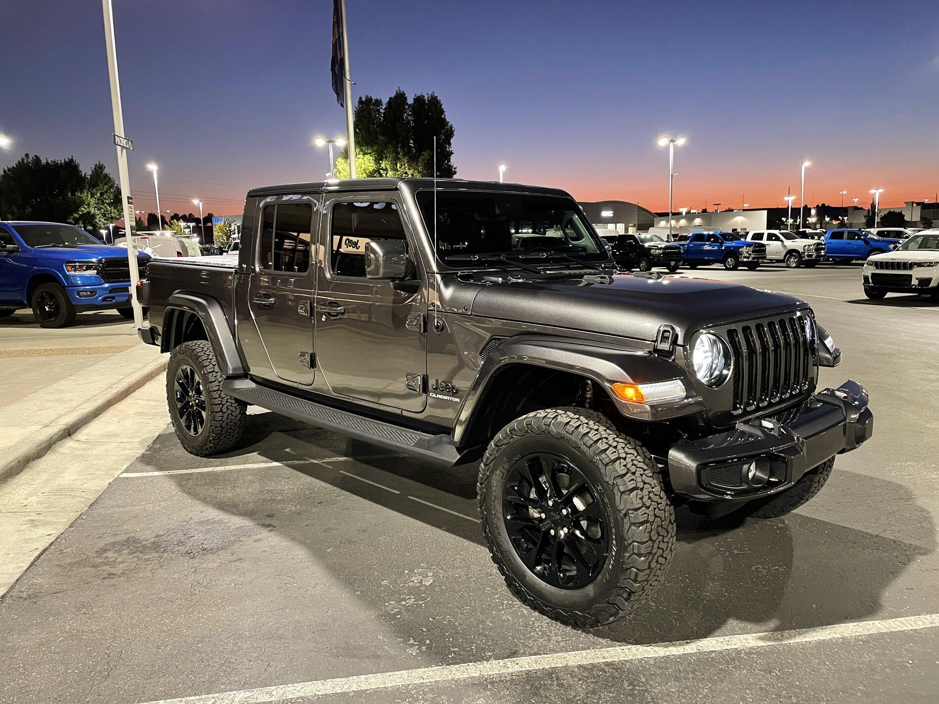 Jeep Gladiator High Altitude's with bigger rubber on stock wheels 4C905E84-9189-4511-B9A4-B359D2044B6D