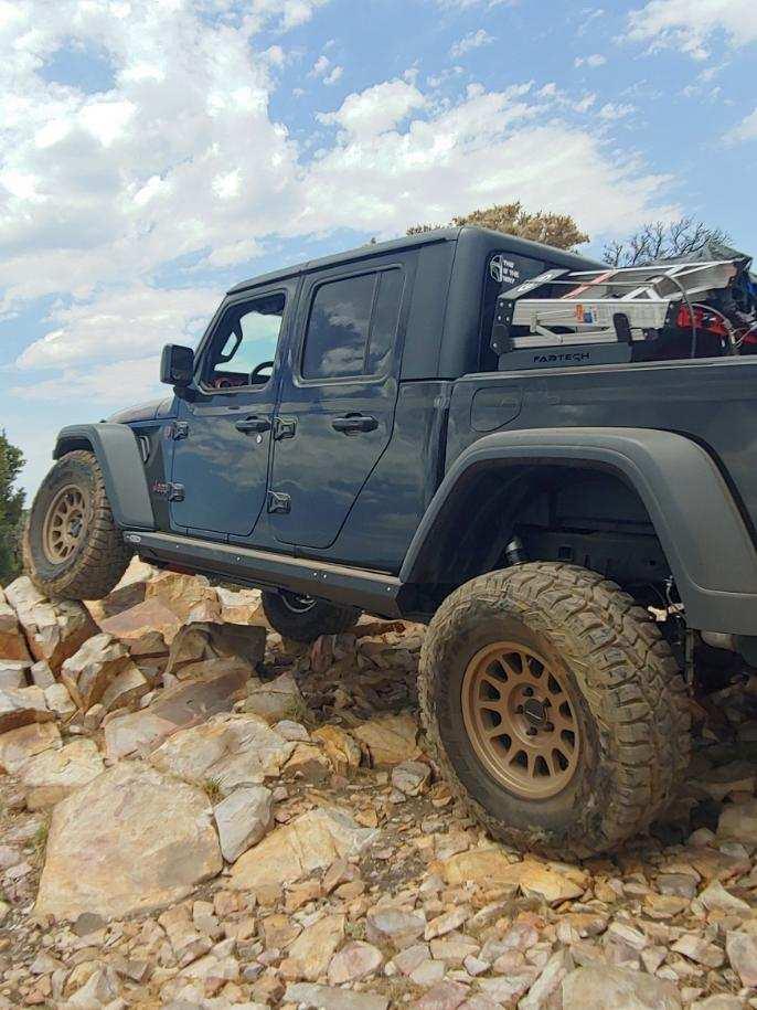 Jeep Gladiator Gladiator Glamour Shots C04F8D2A-7853-47CA-8EA5-C19359BD391A