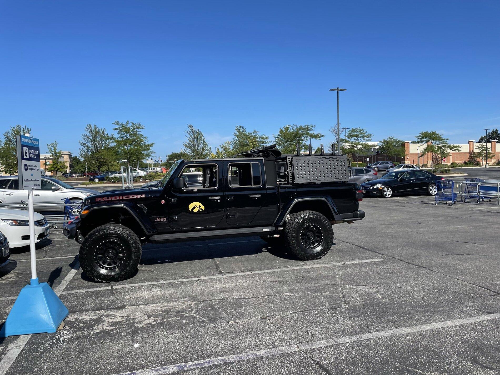 Jeep Gladiator (Illinois) Go Rhino Xtreme Rack for sale with all the goodies - 1300.00 Go Rhino 1