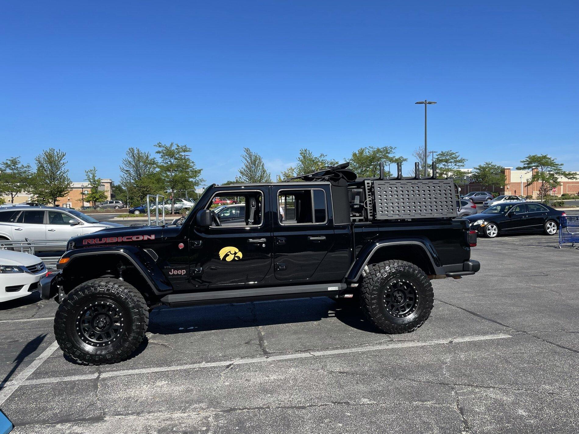 Jeep Gladiator (Illinois) Go Rhino Xtreme Rack for sale with all the goodies - 1300.00 Go Rhino 2