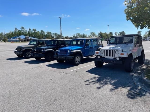 Jeep Gladiator Jeeps Parking Next To Jeeps JPNTJ