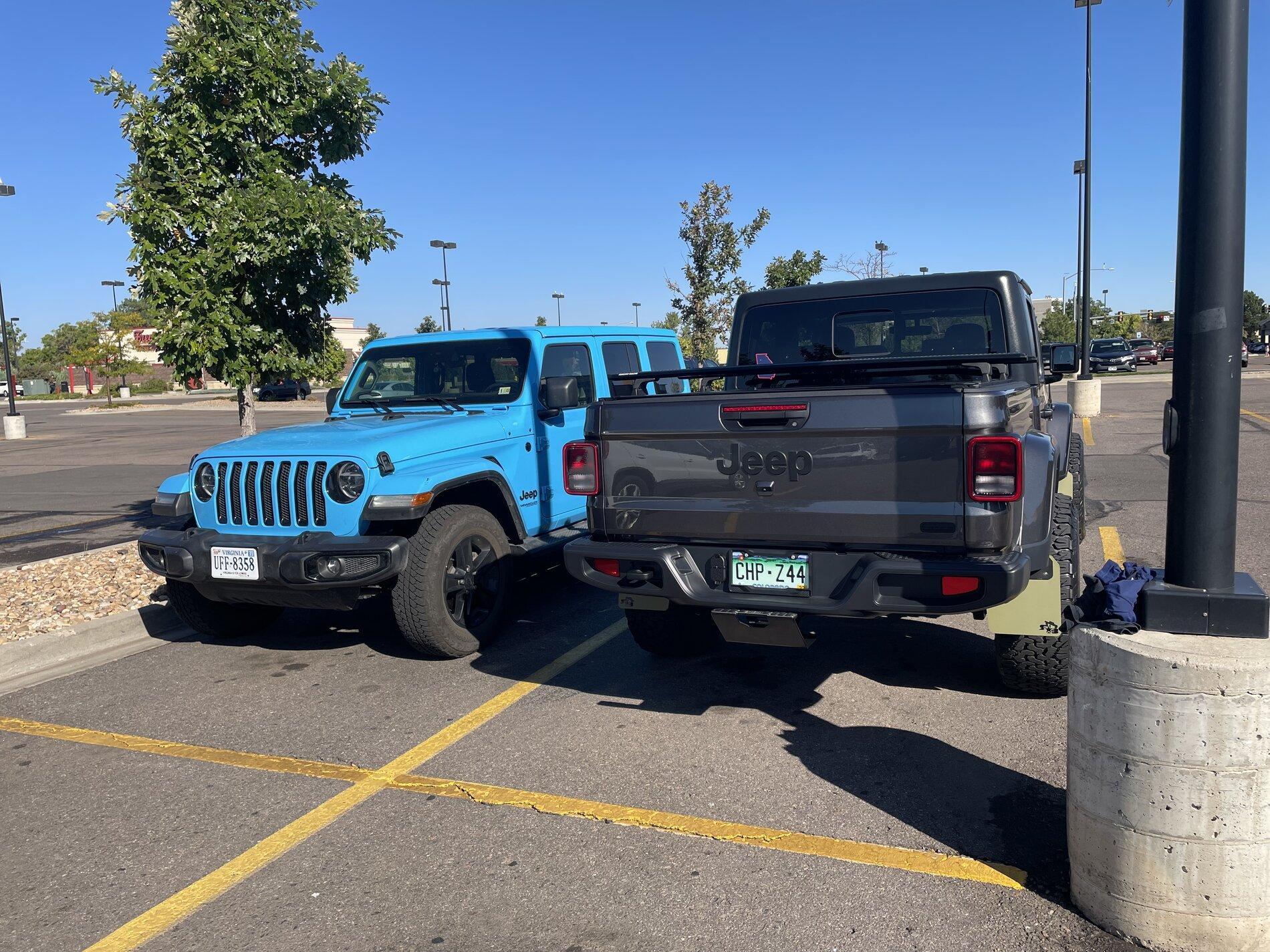 Jeep Gladiator Jeeps Parking Next To Jeeps F9C092D1-3A30-4E96-BF5A-F52770A452E7