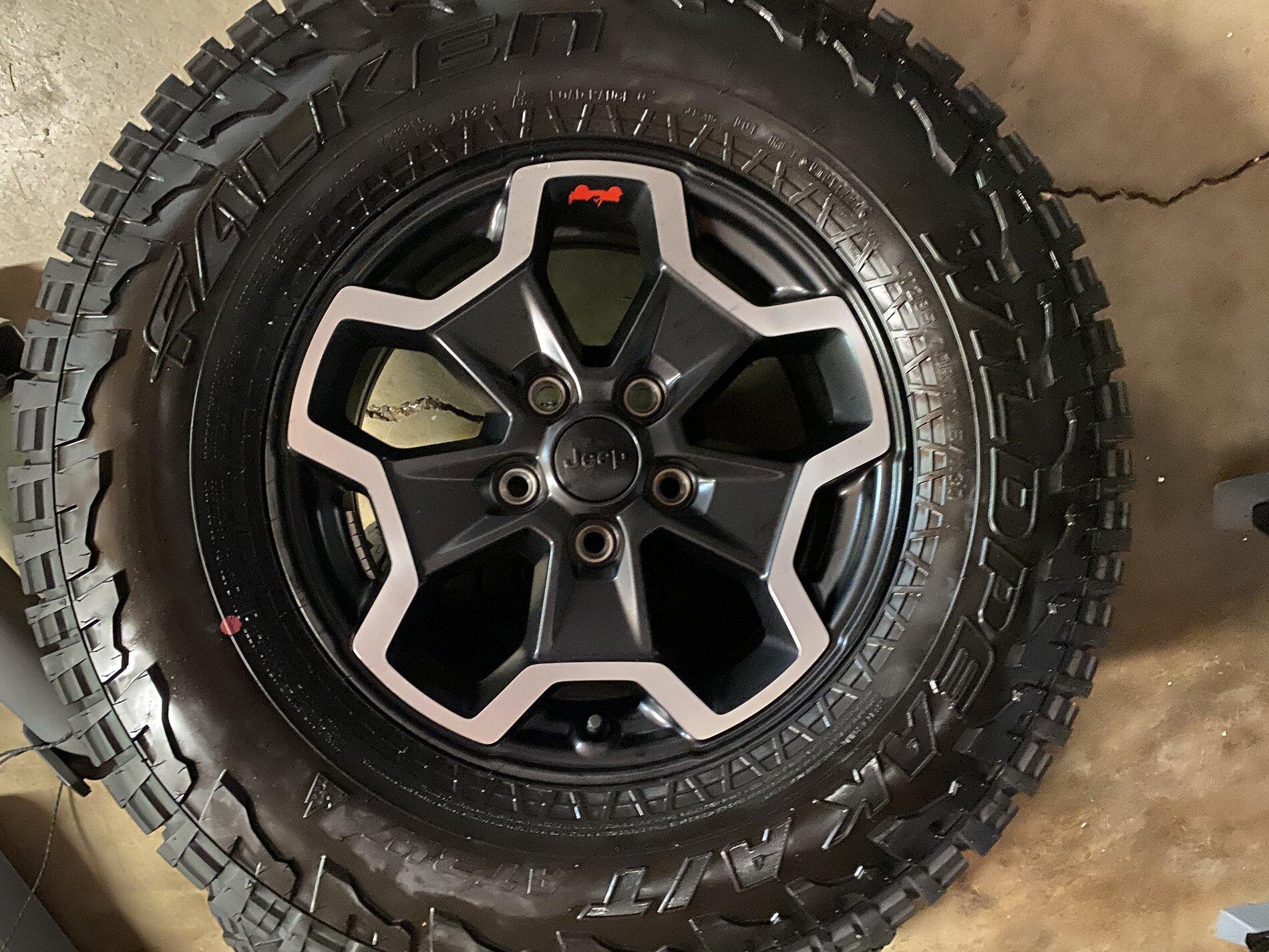 Jeep Gladiator 2021 Rubicon tires and wheels D760E6E5-DA8B-464E-97C9-D58FF7BD9816