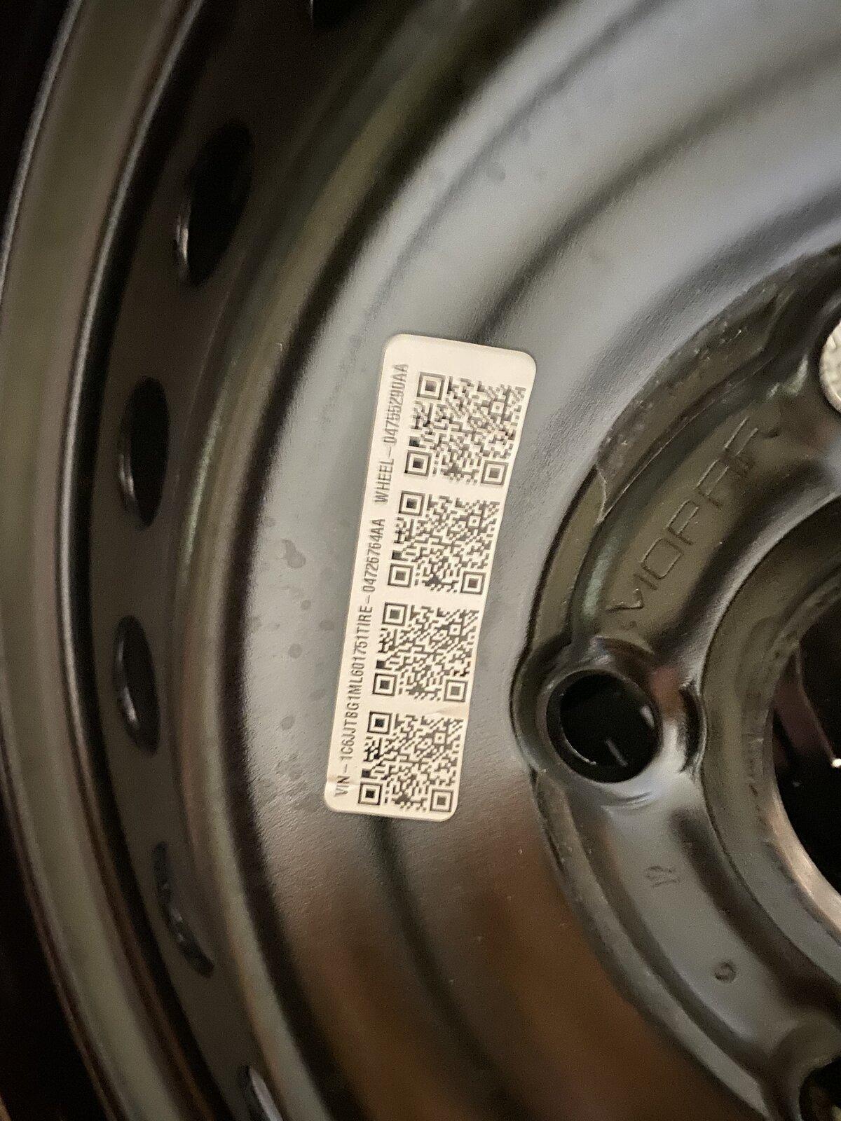 Jeep Gladiator 2021 Rubicon tires and wheels 2C4DFB00-3E3B-49E6-886C-E9D6B0B1A0D5