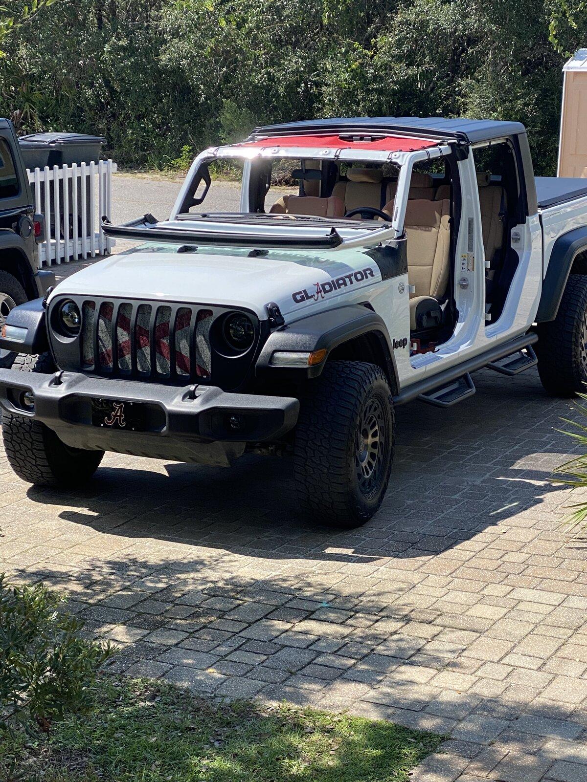 Jeep Gladiator BRIGHT WHITE Gladiator JT Club 4B4CD65F-68F7-42A1-AD5F-C5CEA1E8E7C9