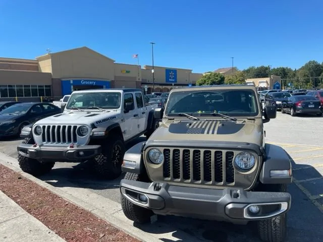 Jeep Gladiator Jeeps Parking Next To Jeeps JPNTJ