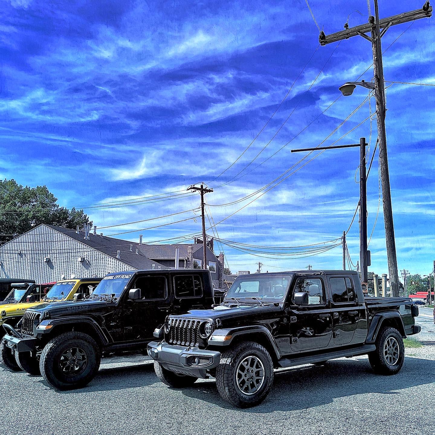 Jeep Gladiator Jeeps Parking Next To Jeeps 3E86AE3F-157A-49C4-9914-D11FB2B5D327