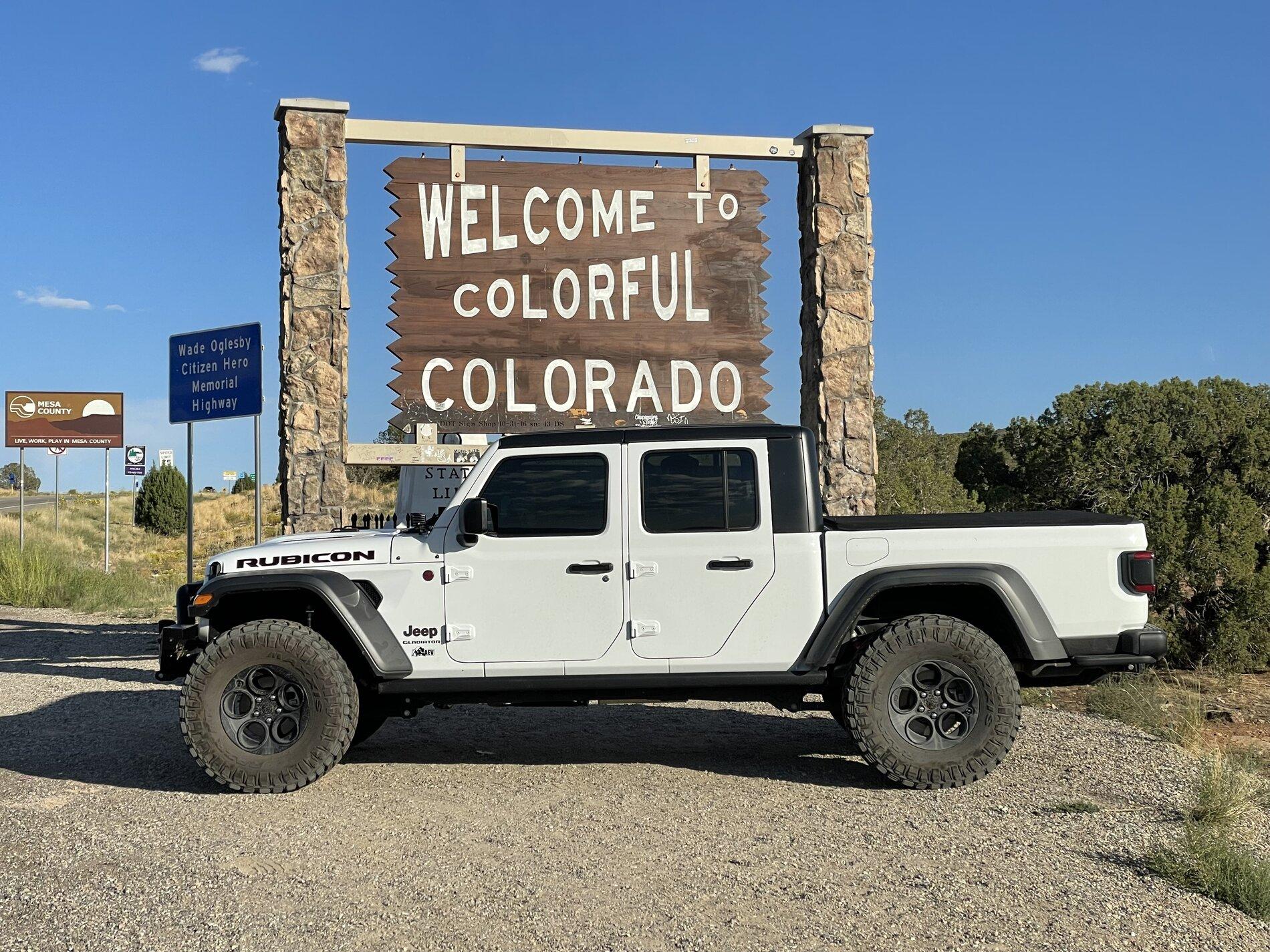 Jeep Gladiator BRIGHT WHITE Gladiator JT Club EE099D44-D856-4C7C-B053-F850B4FB065F