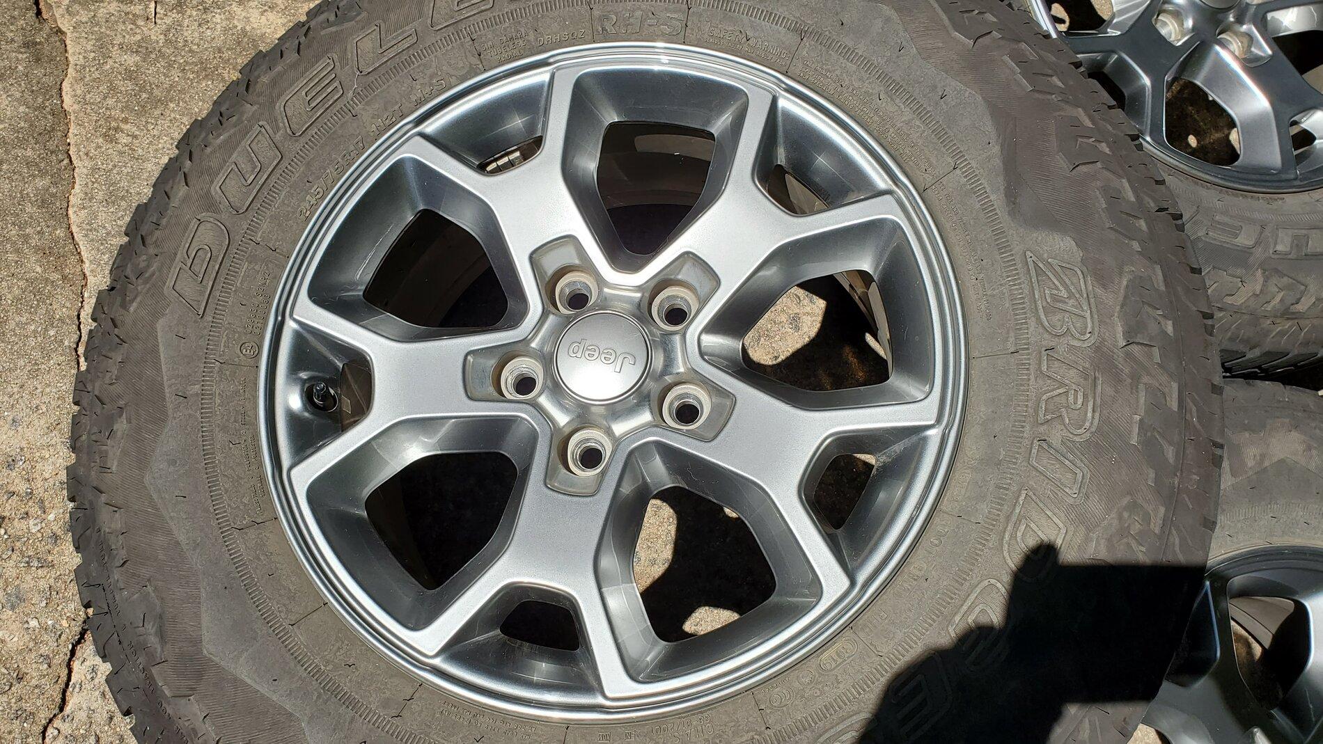 Jeep Gladiator 2020 JLU Freedom Edition Wheels/Tires/TPMS 20210925_121407