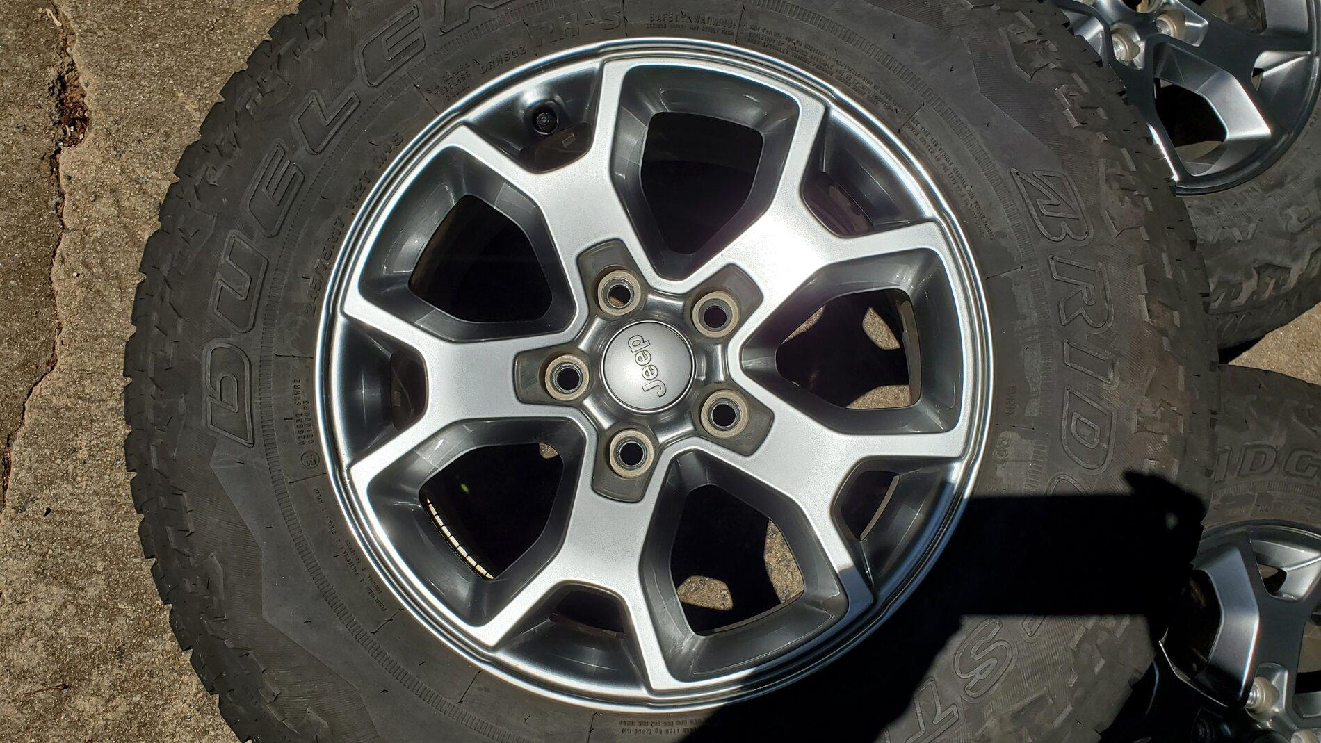 Jeep Gladiator 2020 JLU Freedom Edition Wheels/Tires/TPMS 20210925_121412