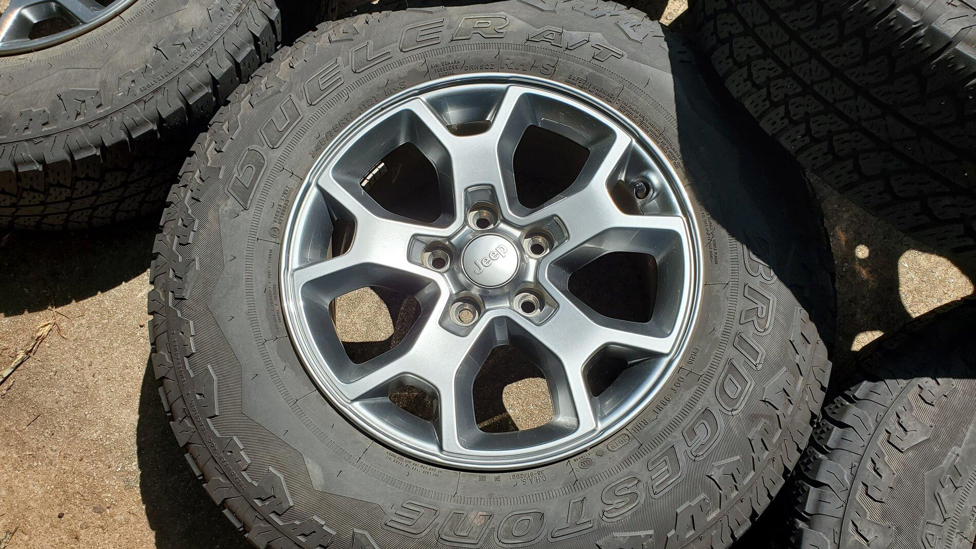 Jeep Gladiator 2020 JLU Freedom Edition Wheels/Tires/TPMS 20210925_121421