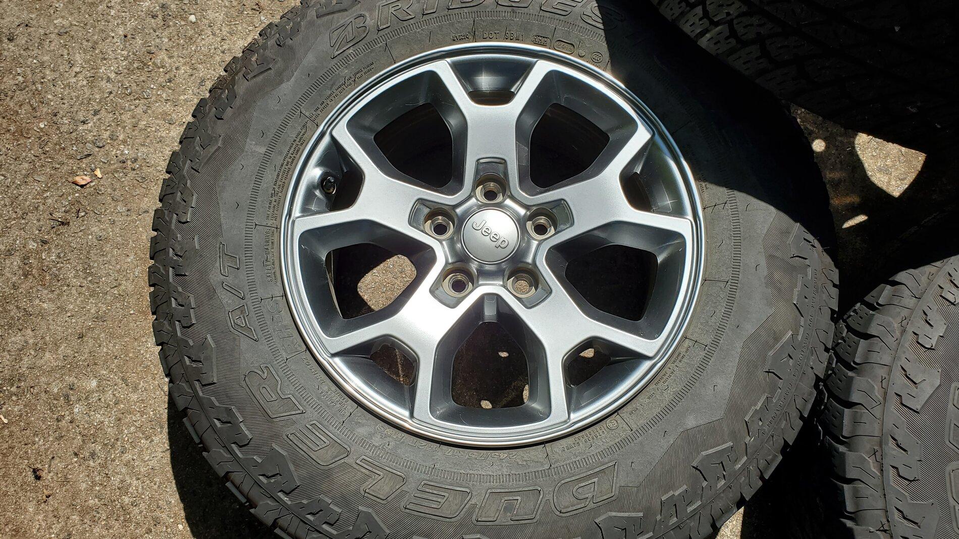 Jeep Gladiator 2020 JLU Freedom Edition Wheels/Tires/TPMS 20210925_121424