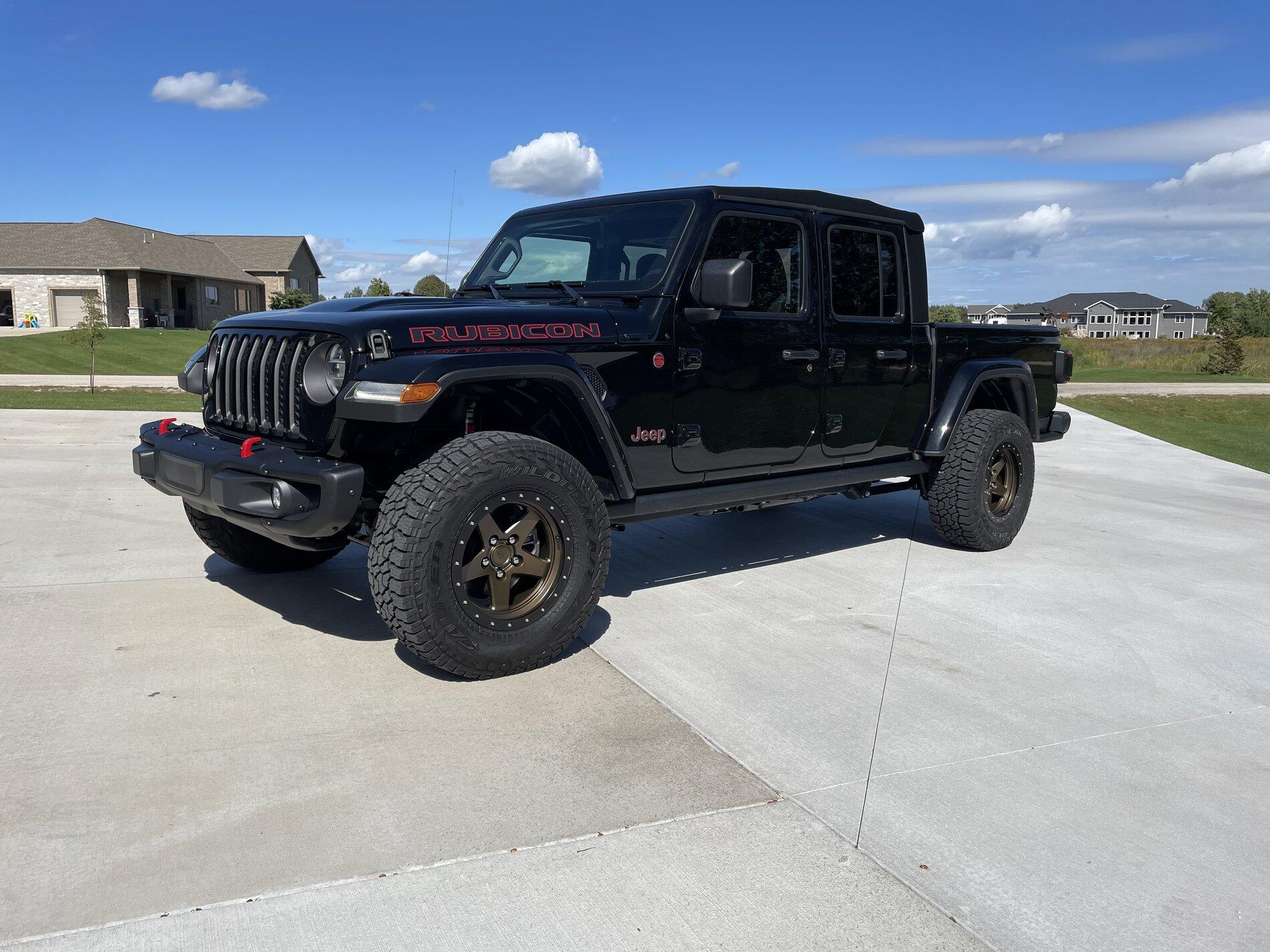 Jeep Gladiator BLACK Gladiator JT Club E611BBDD-F671-45F2-BEBD-29CE9B4F5FAB