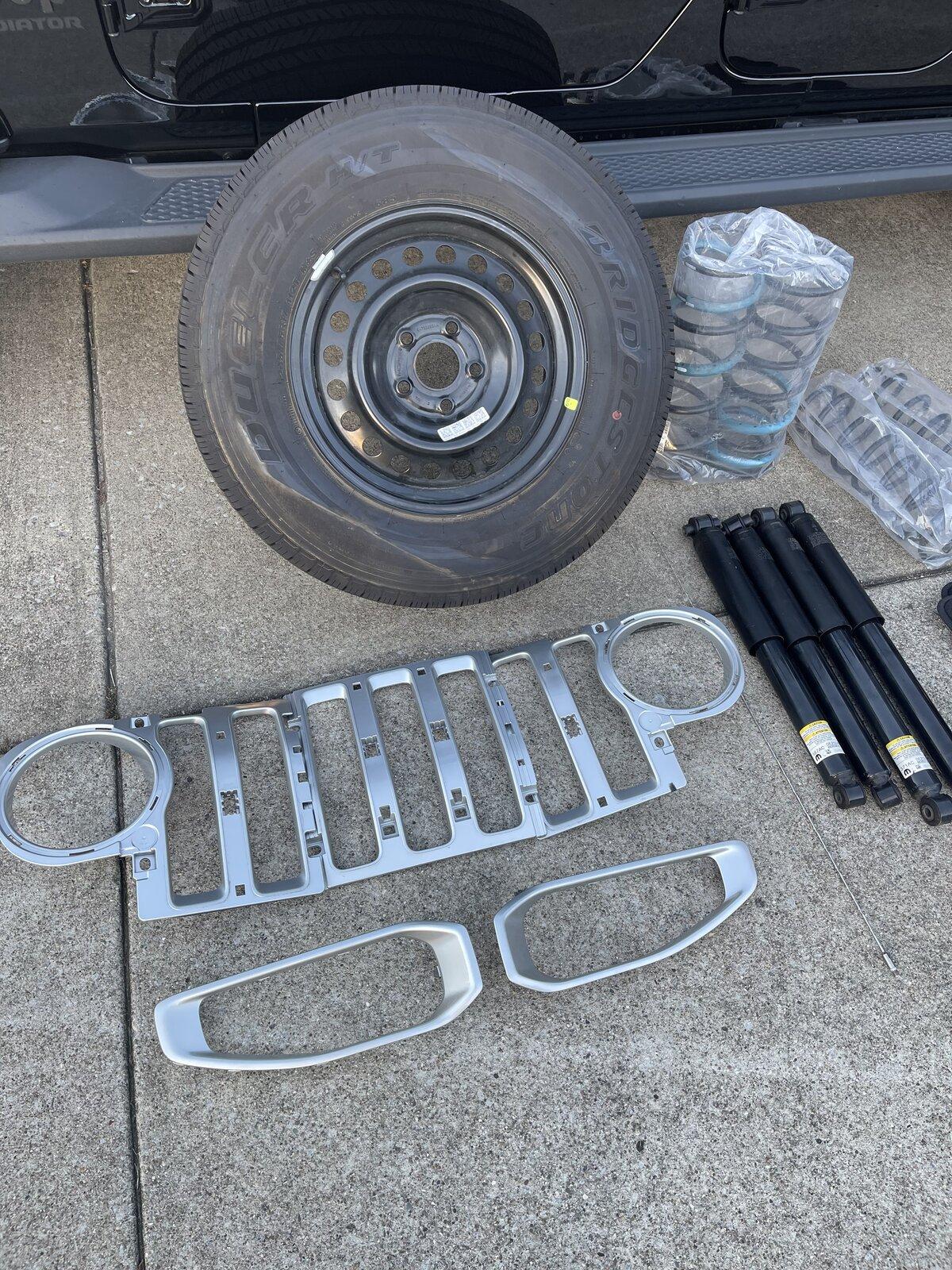Jeep Gladiator Various Stock Parts from an Overland; spare, suspension, etc 900593D0-1333-4B15-ABB2-7AAAEBE5D7E5