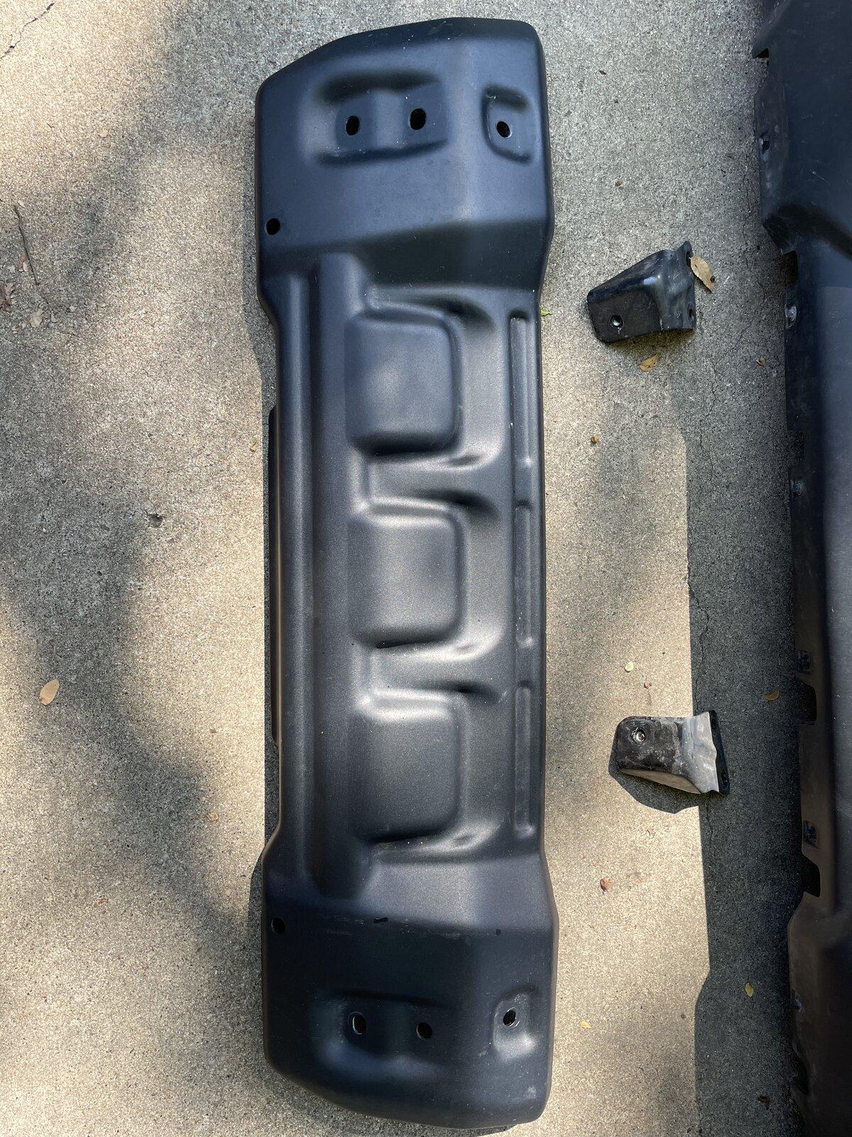 Jeep Gladiator Rubicon front plastic bumper with skid plate 66F9CAA2-F175-4BEE-8111-F78F7FE74DAA