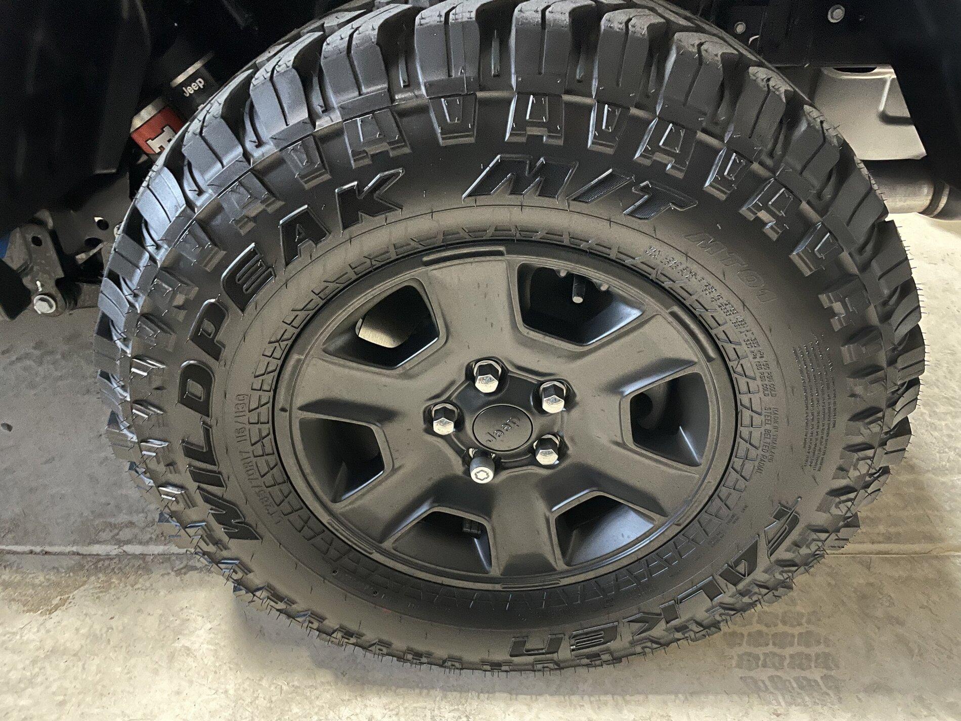 Jeep Gladiator 2021 Mojave Tires/Wheels IMG_0794