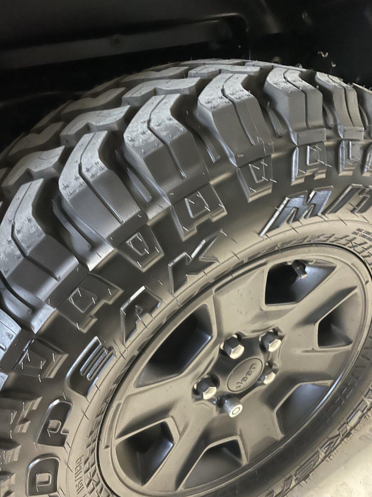 Jeep Gladiator 2021 Mojave Tires/Wheels IMG_0793