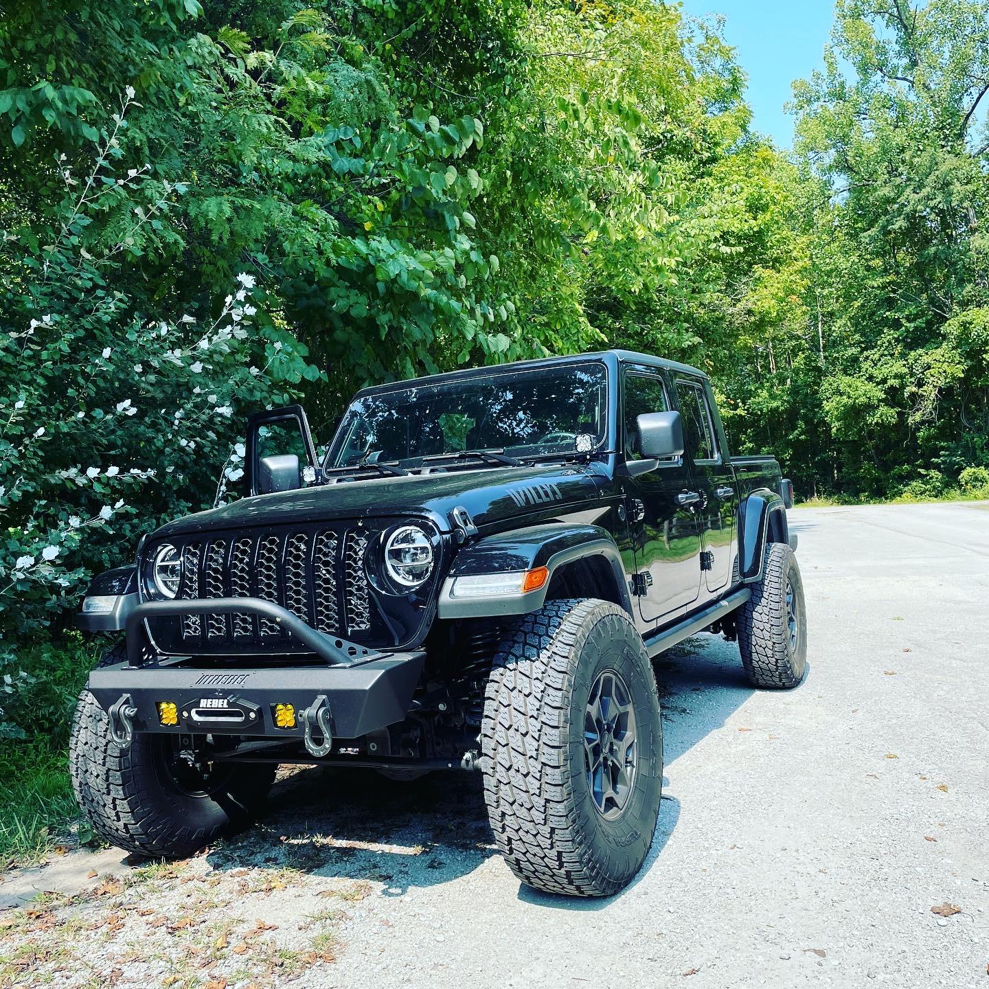Jeep Gladiator BLACK Gladiator JT Club D0659202-B851-4A69-B396-A5B98A8E1FDD