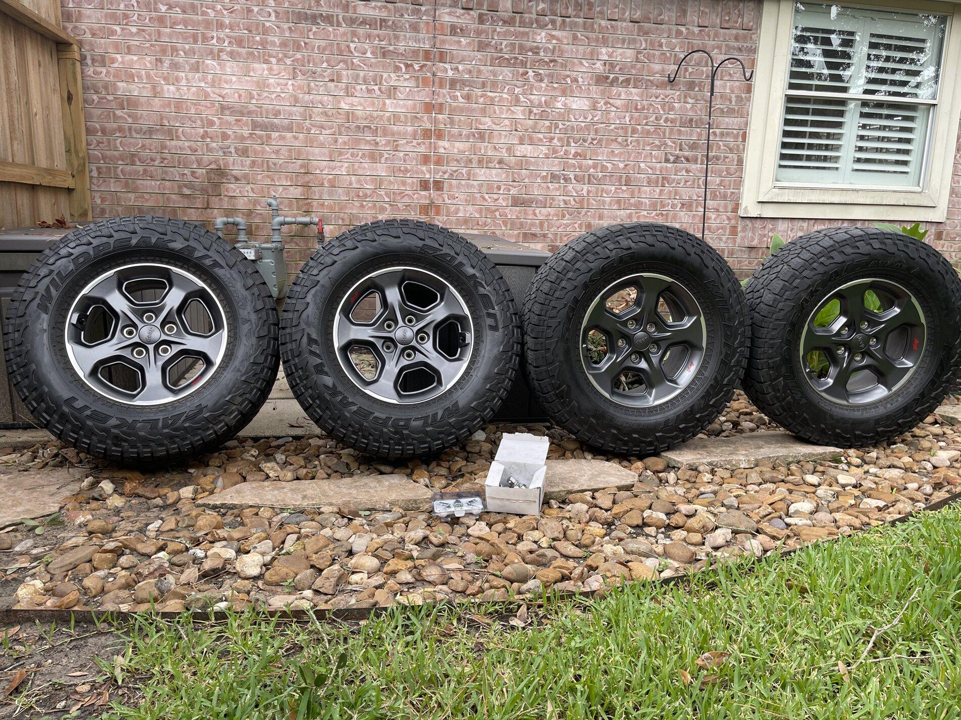 Jeep Gladiator Rubicon wheels and tires tempImageN0mGRl