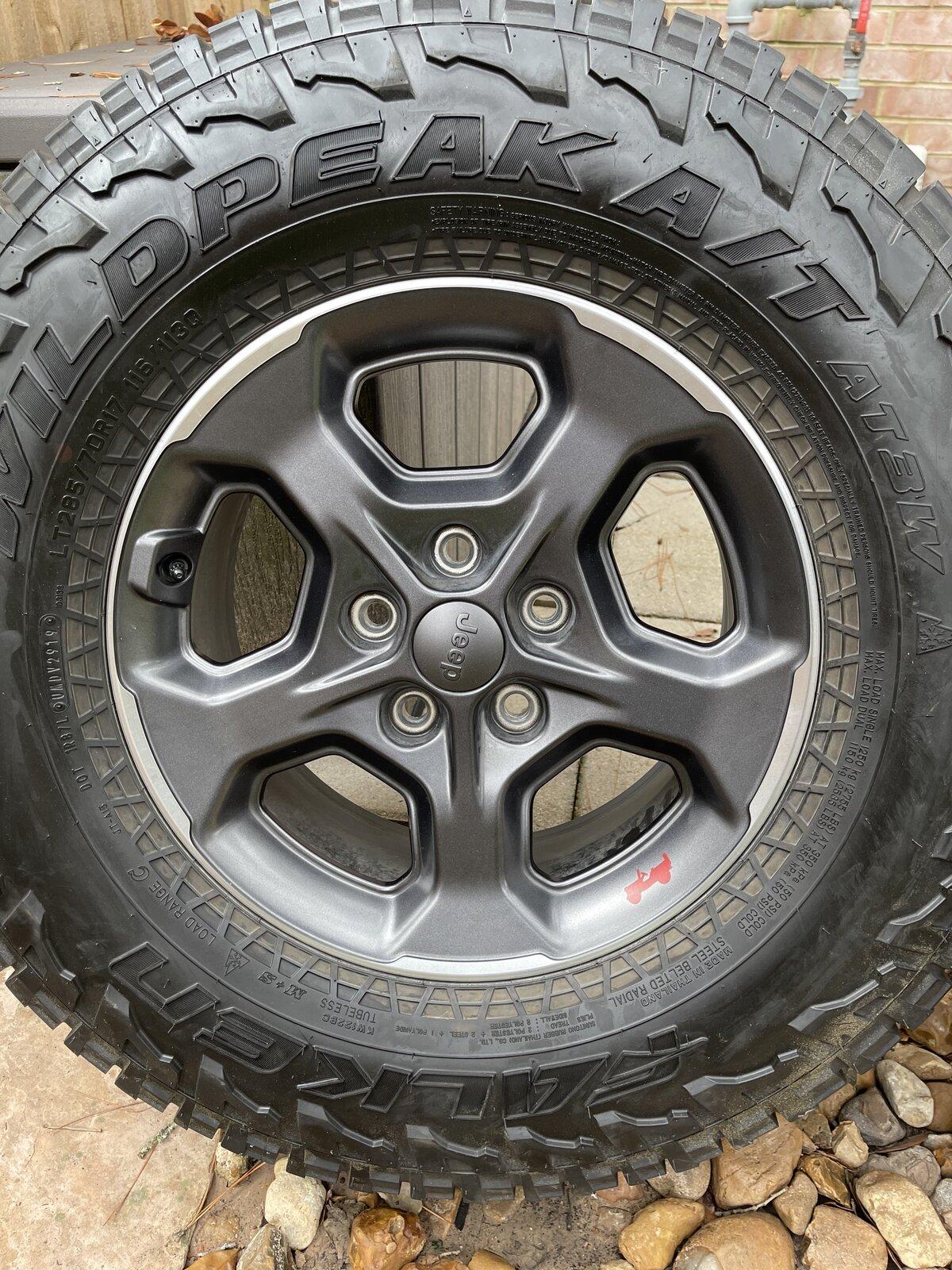 Jeep Gladiator Rubicon wheels and tires tempImageCHS0Jd