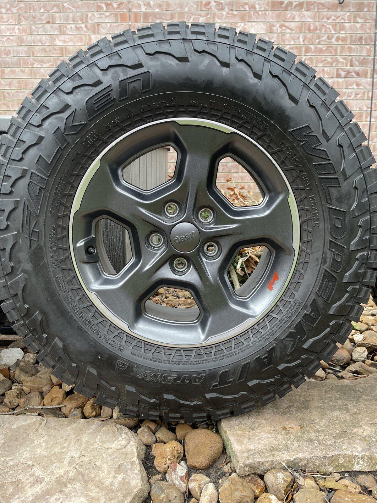 Jeep Gladiator Rubicon wheels and tires tempImagekGhkgn