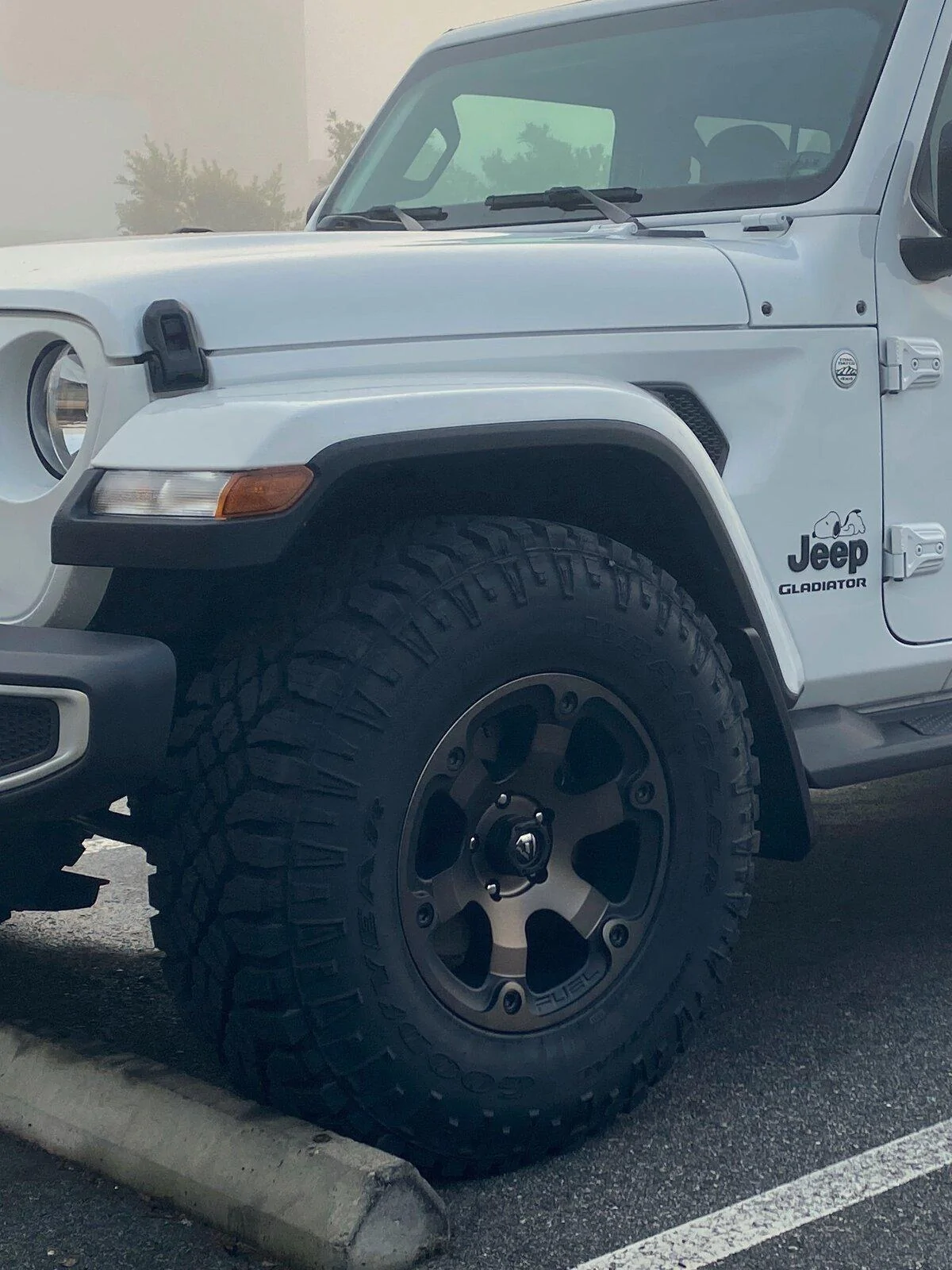 Jeep Gladiator bigger tires on unlifted Sport S 835CD0B7-29E2-4B77-8E7D-FC6F24892214