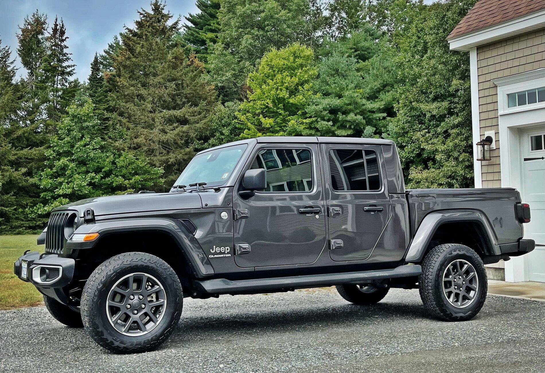 Jeep Gladiator Overland wheels and tires 33985516-9FF9-45F7-97C6-77C10F5AD92D