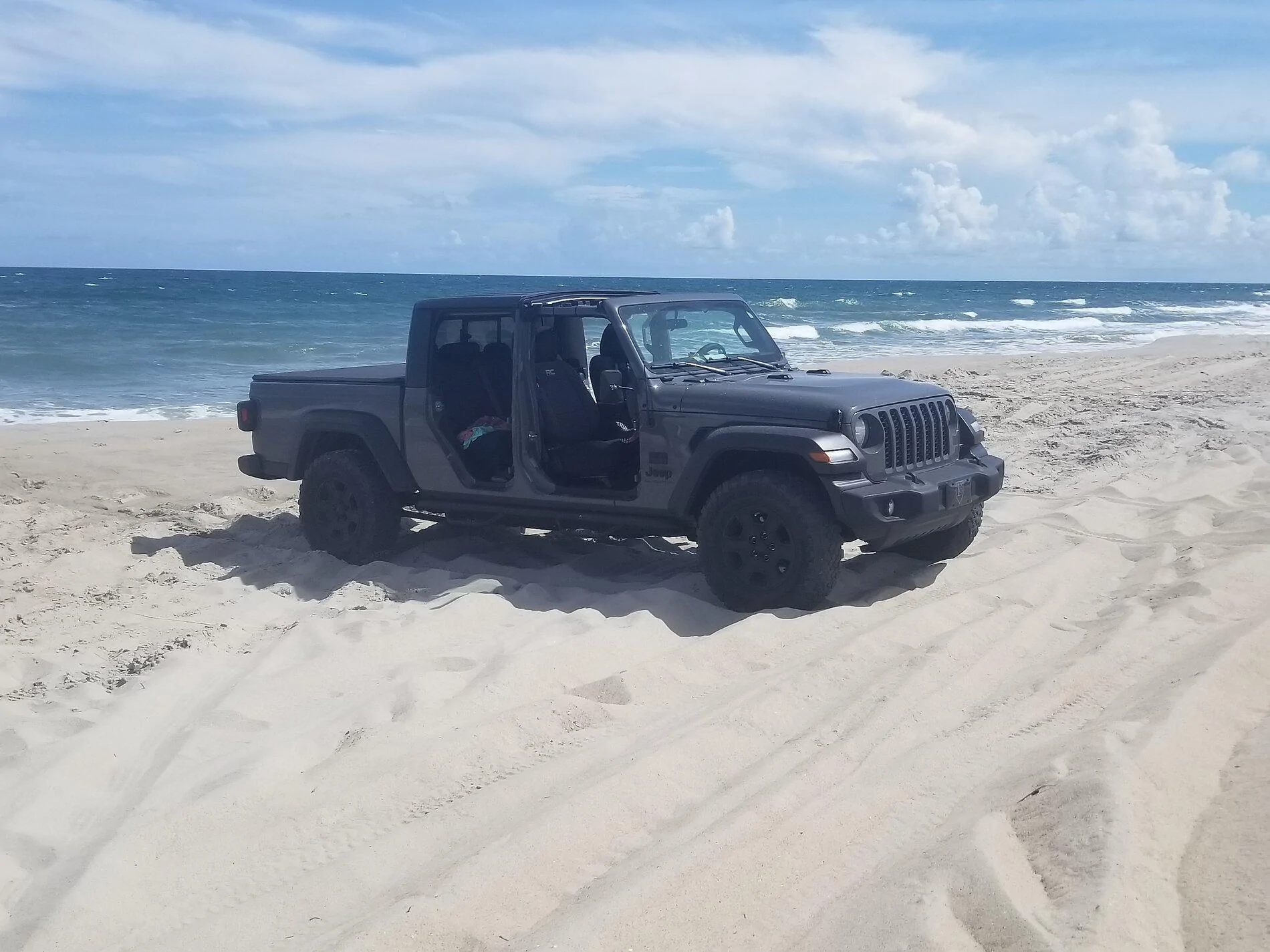 Jeep Gladiator Lets see those Gladiator Beach pics 20210816_152932
