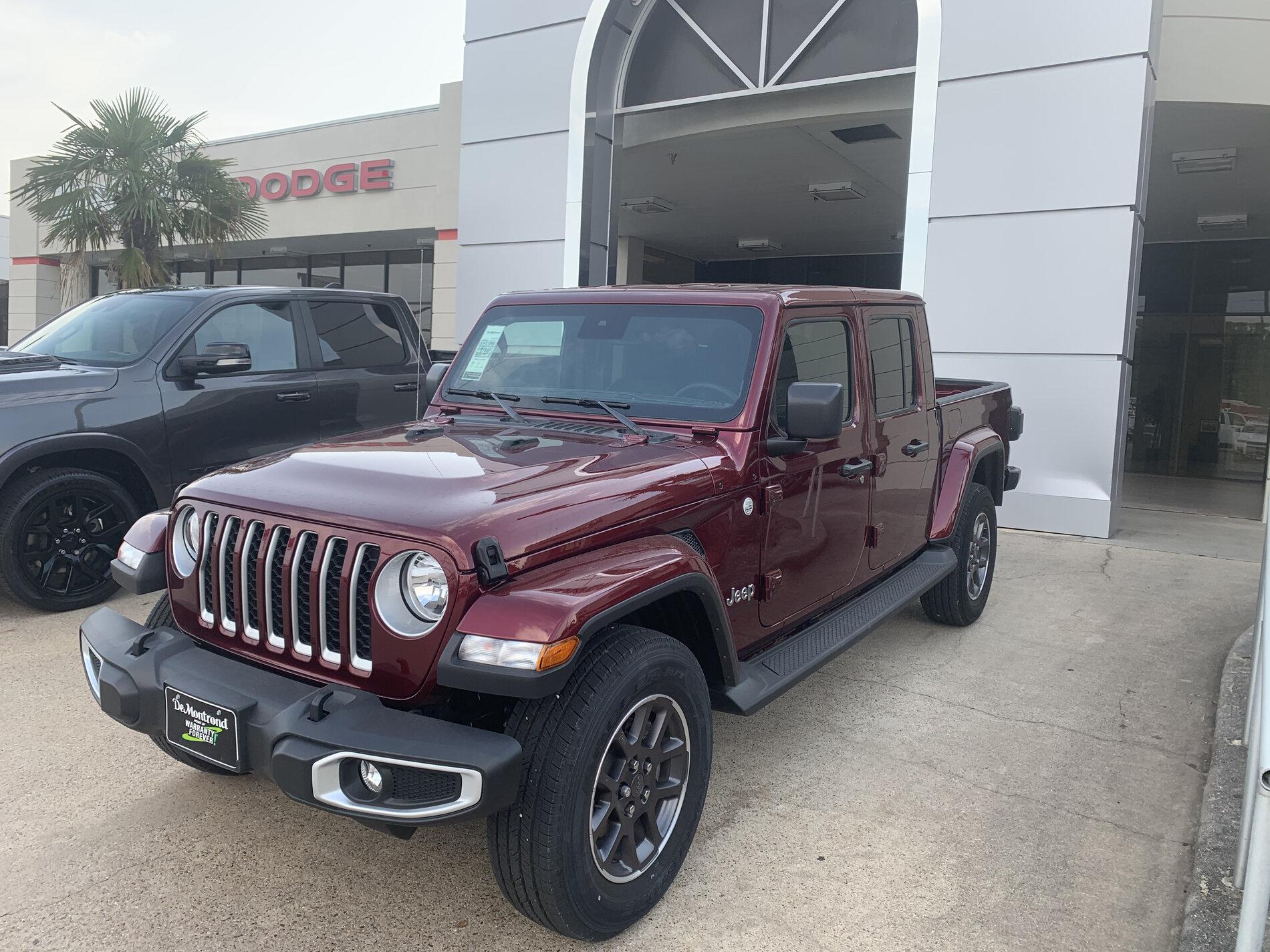 Jeep Gladiator Snazzberry Gladiator JT club 2E919953-DD8C-4904-97F4-0B481C59F025